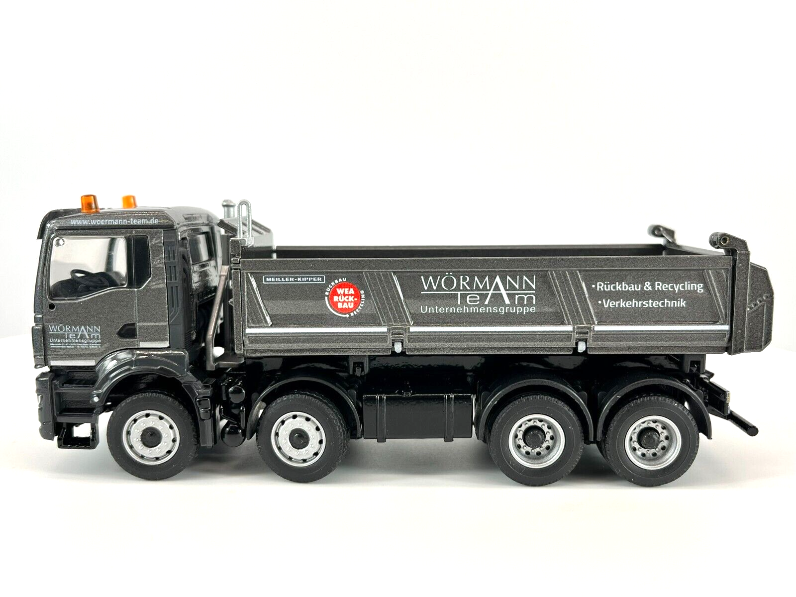 Conrad Meiller Dreiseitenkipper auf MAN TGS 8x4 in der Ausführung Wörmann – Diecast Sammlermodell im Maßstab 1:50, Art. 81241/02 – Ansicht 2
