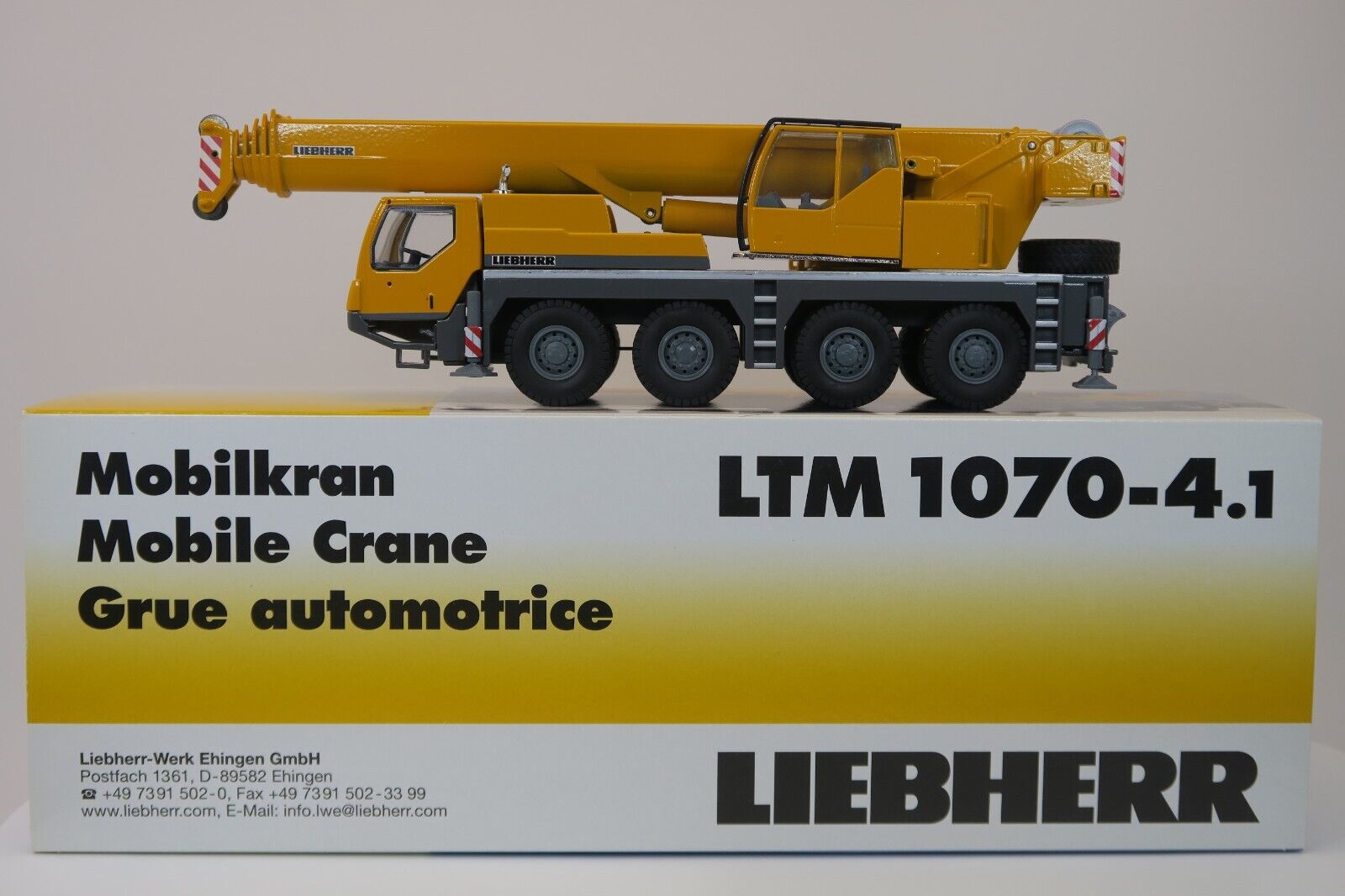 Conrad Liebherr LTM 1070-4.1 Mobilkran in Liebherr-Gelb – Diecast Sammlermodell im Maßstab 1:50, Zinkdruckguss, Art. 2100/0 – Ansicht 7