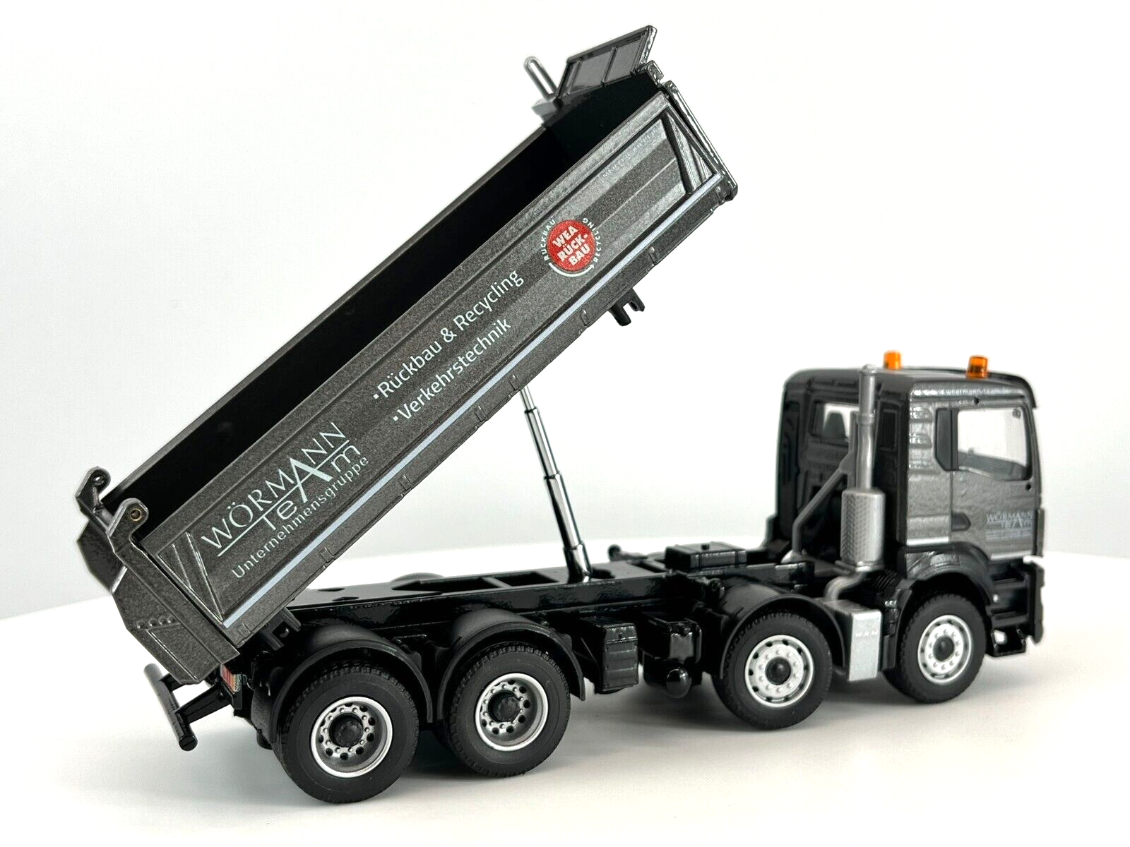 Conrad Meiller Dreiseitenkipper auf MAN TGS 8x4 in der Ausführung Wörmann – Diecast Sammlermodell im Maßstab 1:50, Art. 81241/02 – Ansicht 5
