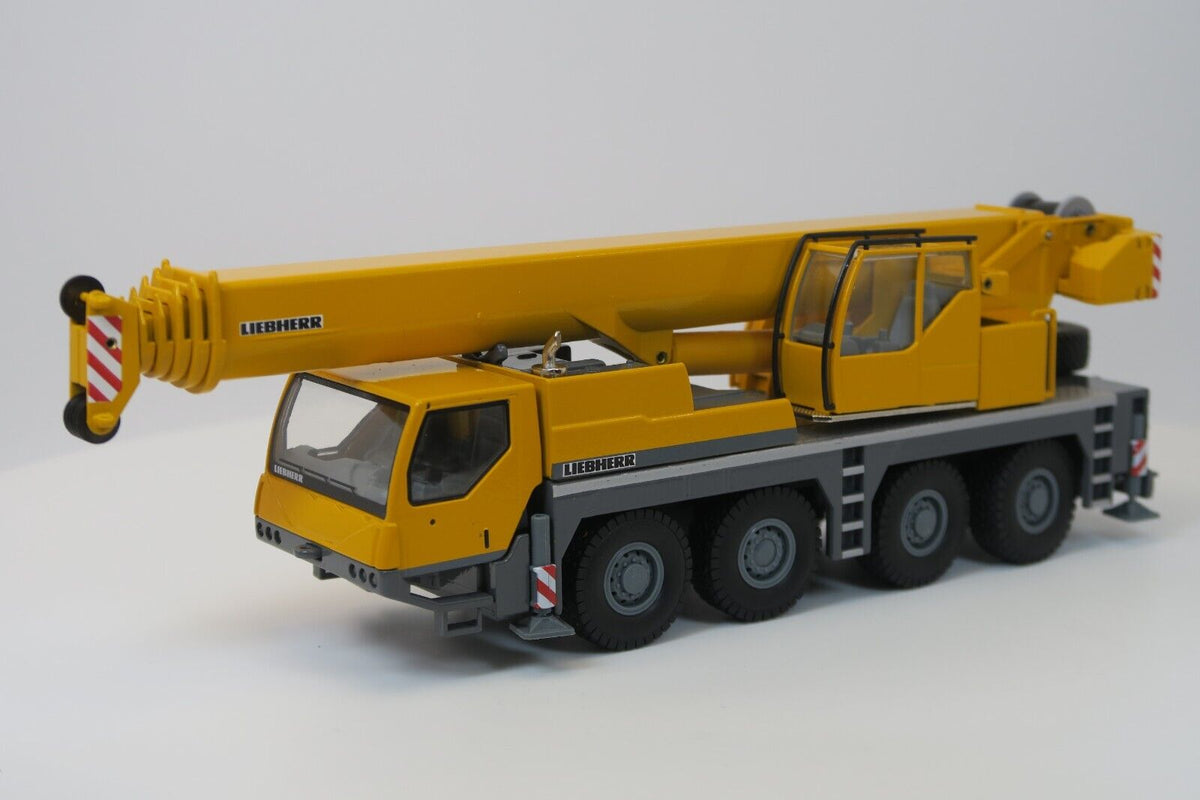 Conrad Liebherr LTM 1070-4.1 Mobilkran in Liebherr-Gelb – Diecast Sammlermodell im Maßstab 1:50, Zinkdruckguss, Art. 2100/0