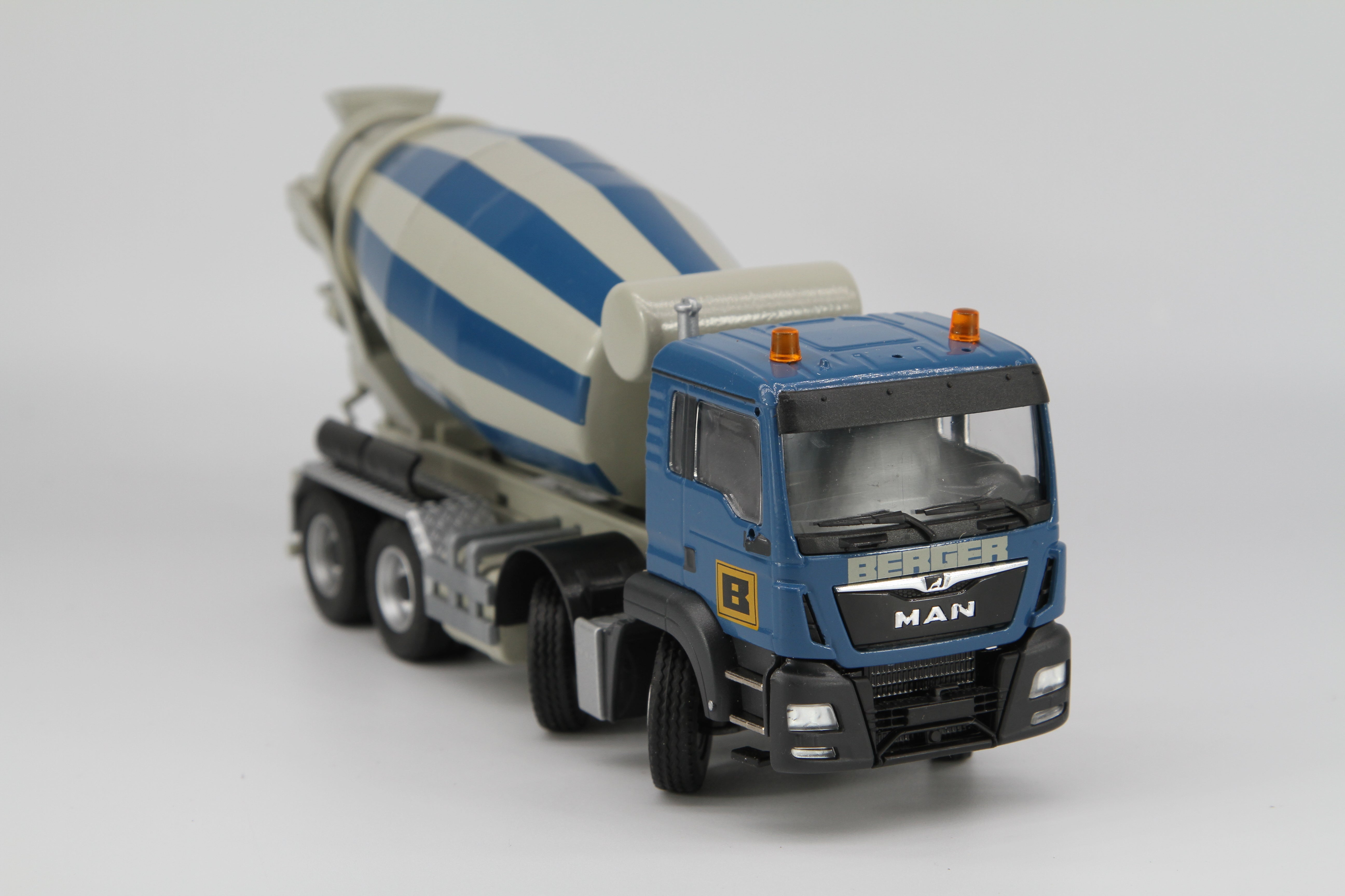 STETTER Fahrmischer auf MAN TGS M (1:50) "BERGER"