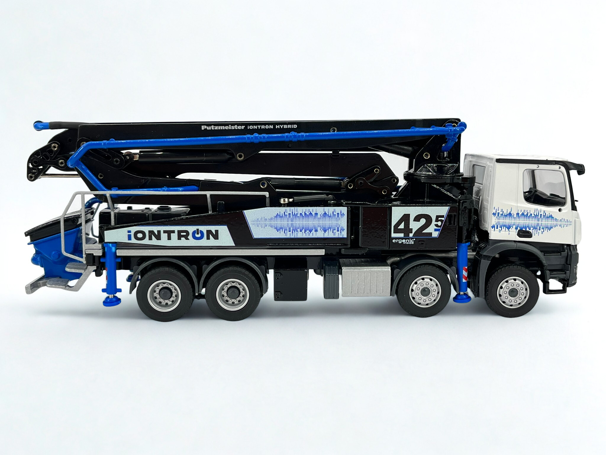 PUTZMEISTER M42-5 iONTRON truck-mounted concrete pump (1:50) - 78199/07