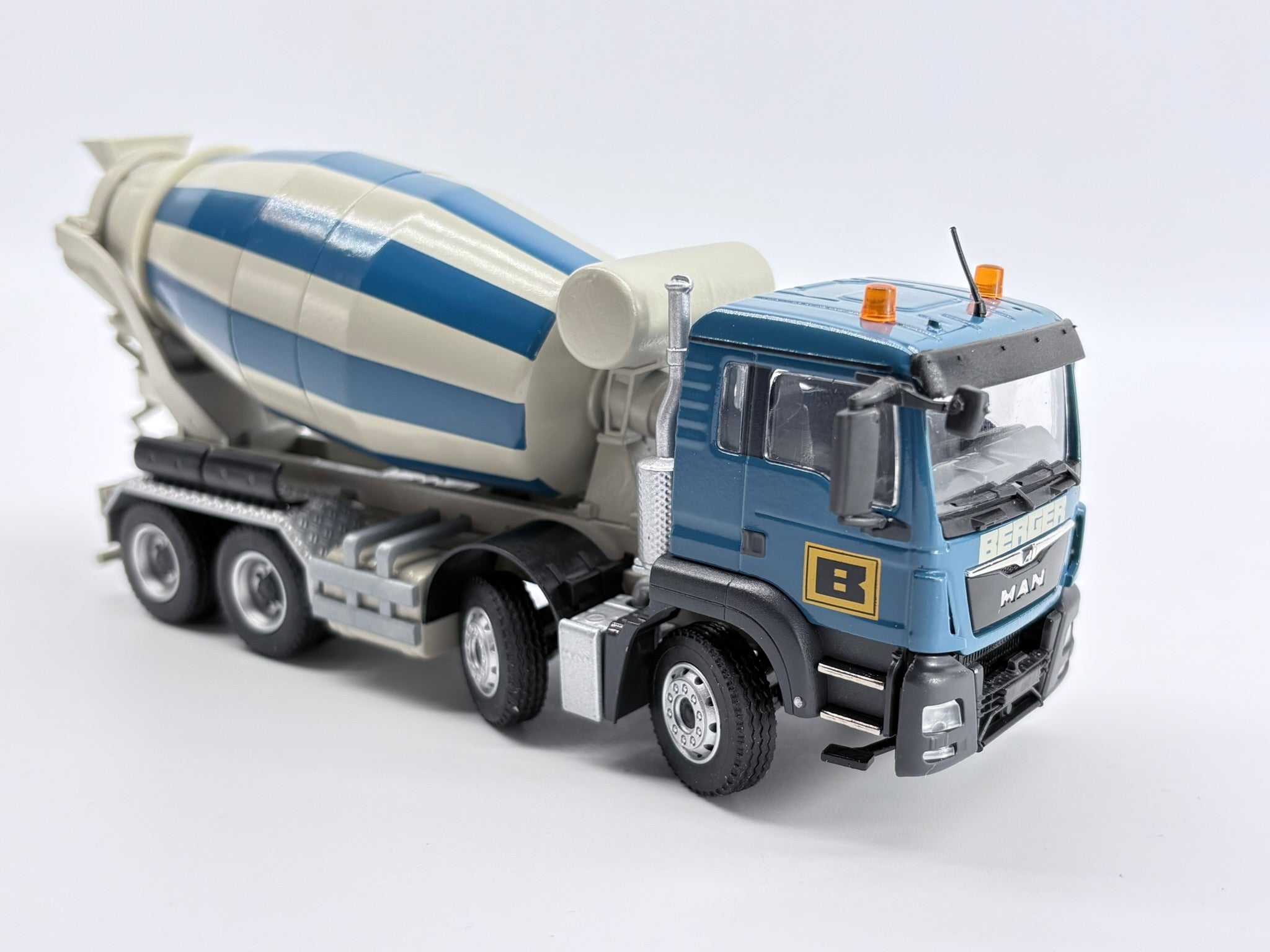 STETTER Fahrmischer auf MAN TGS M (1:50) "BERGER" - 72131/02