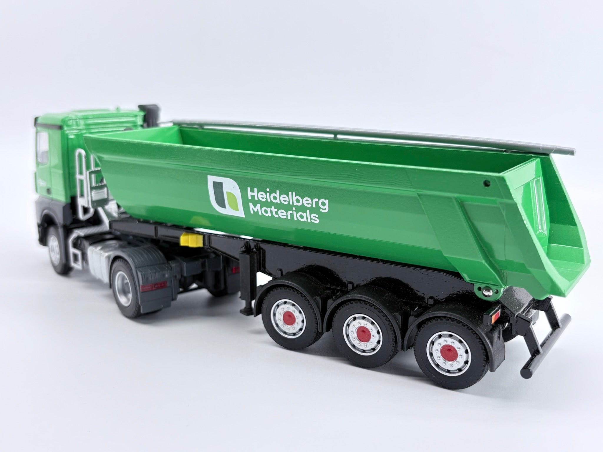 SCHWARZMÜLLER Rundmulden Sattelkipper auf MERCEDES-BENZ Arocs "HEIDELBERG MATERIALS" (1:50) - 78231/04