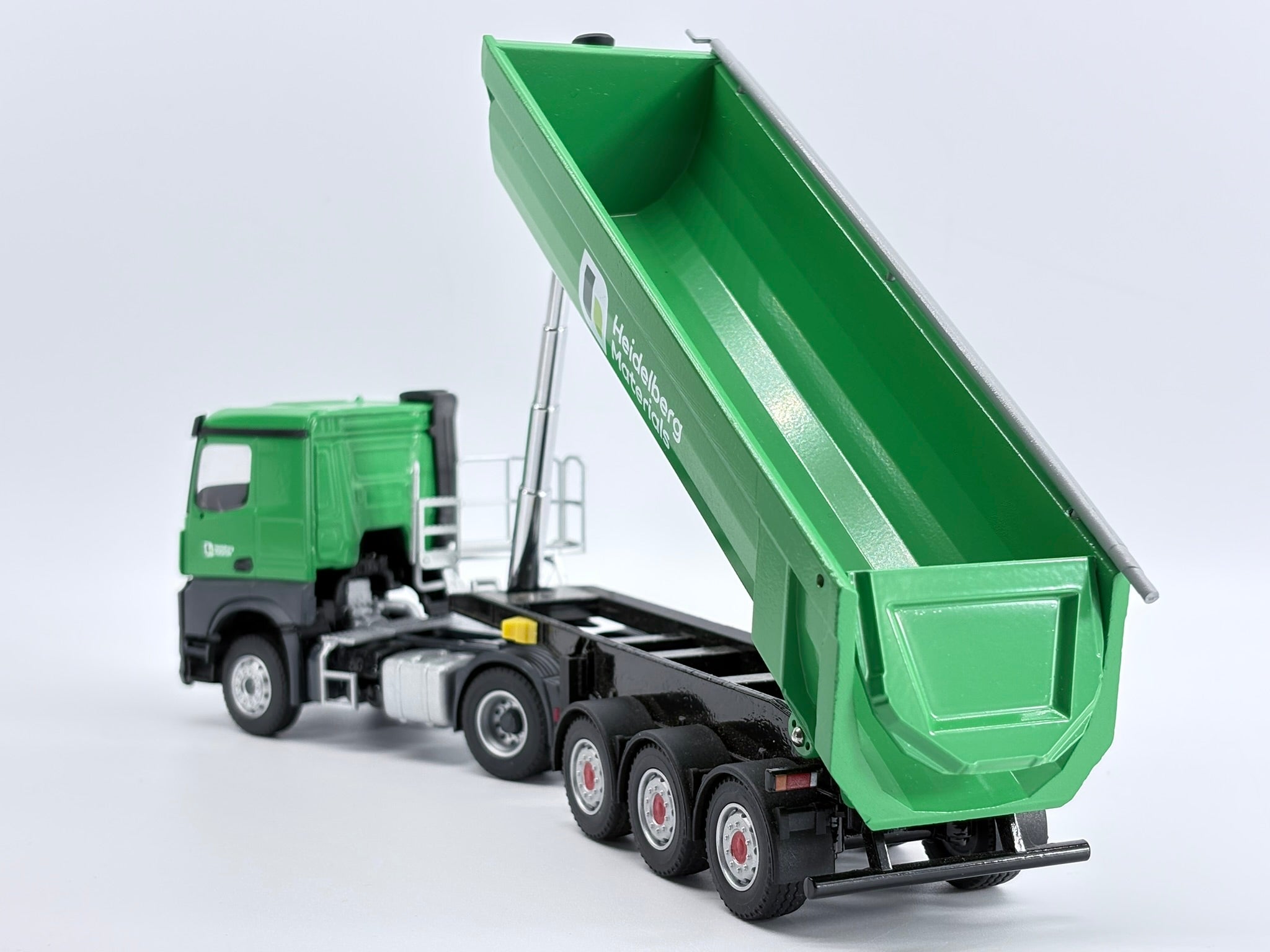 SCHWARZMÜLLER Rundmulden Sattelkipper auf MERCEDES-BENZ Arocs "HEIDELBERG MATERIALS" (1:50) - 78231/04