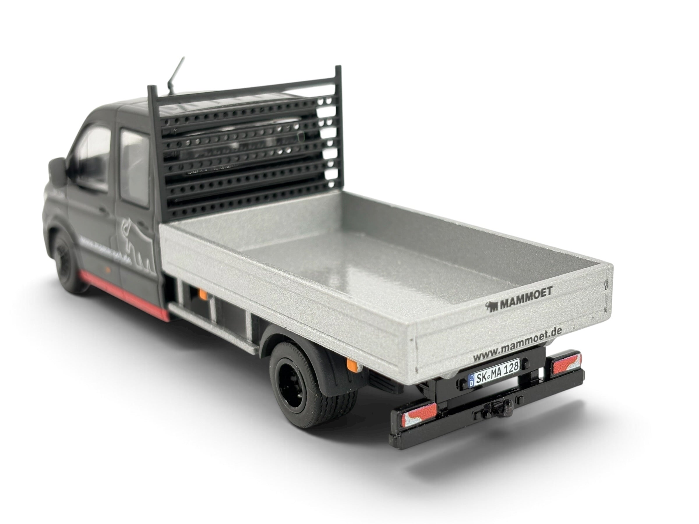 Conrad MAN TGE Pritschenwagen mit Doppelkabine „Mammoet“ – Diecast-Sammlermodell 1:50, Art. 1616/05 – Ansicht 3