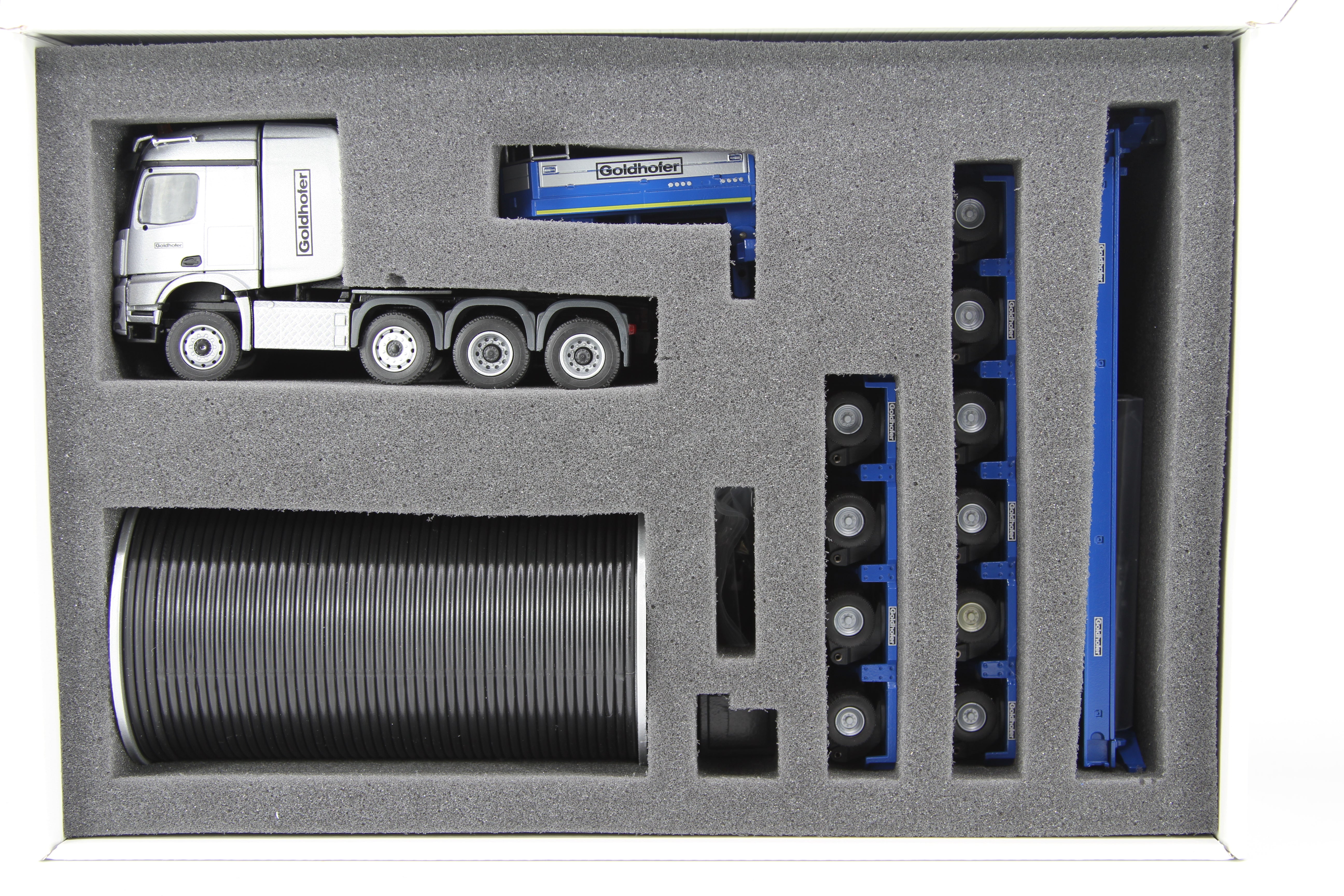 MERCEDES-BENZ Actros SLT with low loader and cable drum "GOLDHOFER" (1:50)