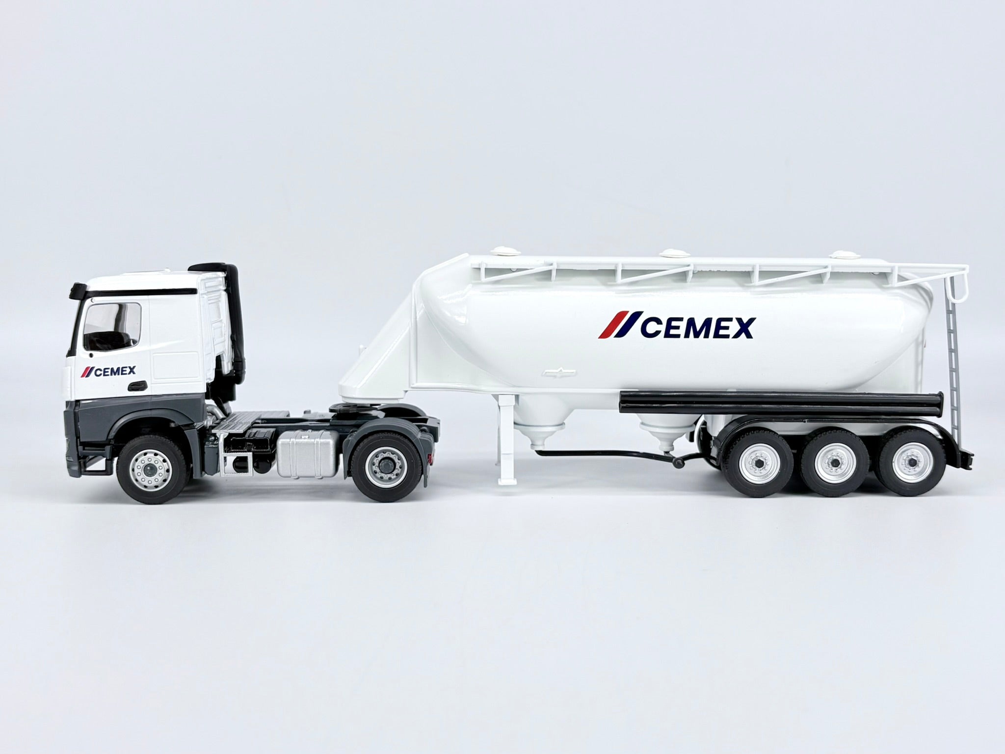 MERCEDES-BENZ Arocs mit SPITZER Siloauflieger 3-achs „CEMEX“ 1:50 Conrad Modelle 7814/02 2