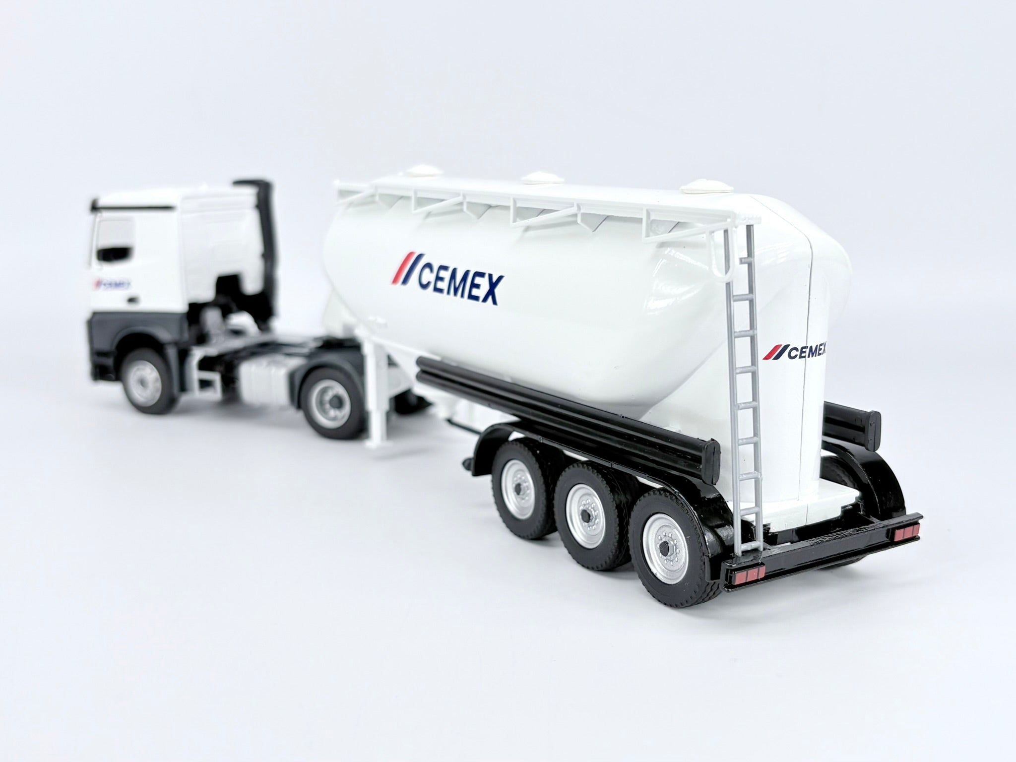 MERCEDES-BENZ Arocs mit SPITZER Siloauflieger 3-achs „CEMEX“ 1:50 Conrad Modelle 7814/02 3