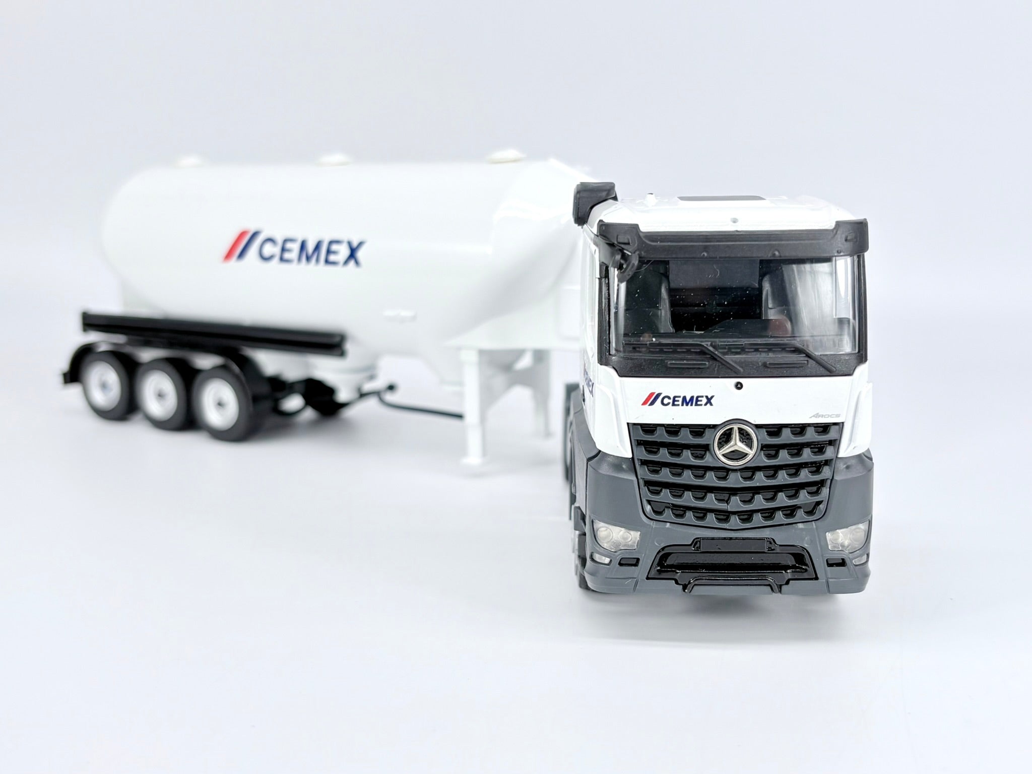 MERCEDES-BENZ Arocs mit SPITZER Siloauflieger 3-achs „CEMEX“ 1:50 Conrad Modelle 7814/02 5