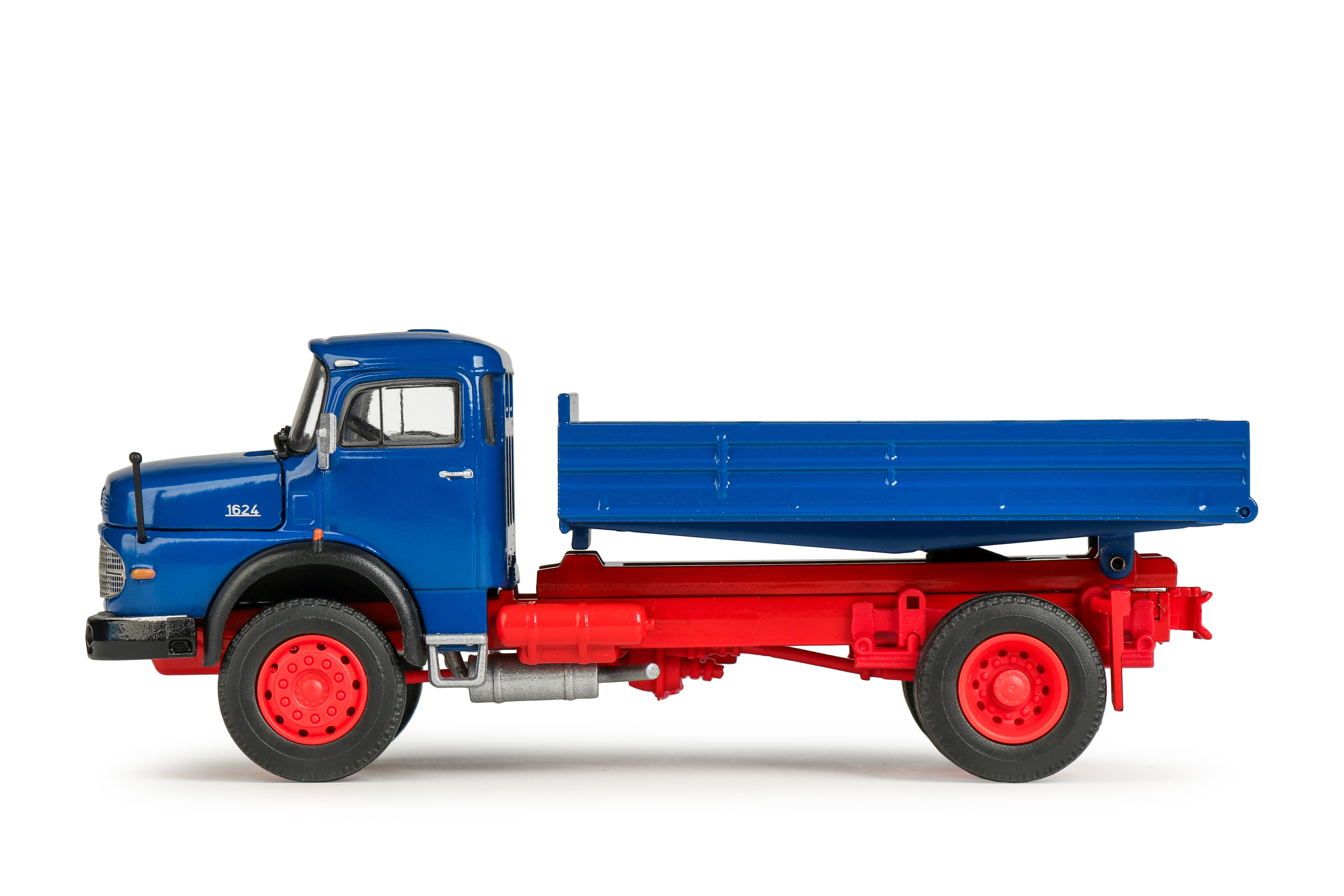 Mercedes LAK 1624 Rundhauber Kipper Modell 1:50 – Seitenansicht links