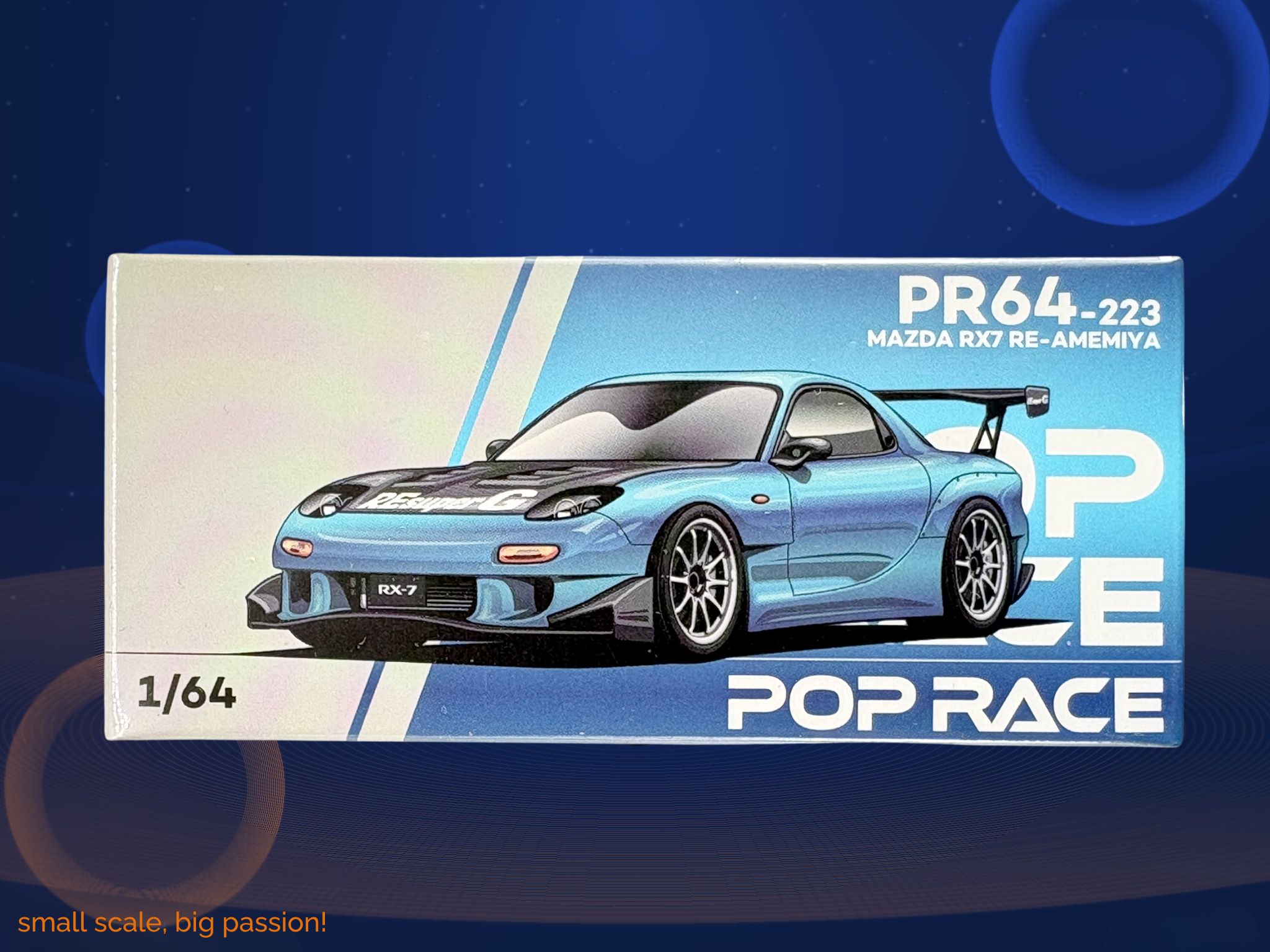 Pop Race Mazda RX-7 FD3S RE-Amemiya Widebody in Blue Chrome mit Carbon-Top – Diecast Sammlermodell im Maßstab 1:64, Art. PR64-223