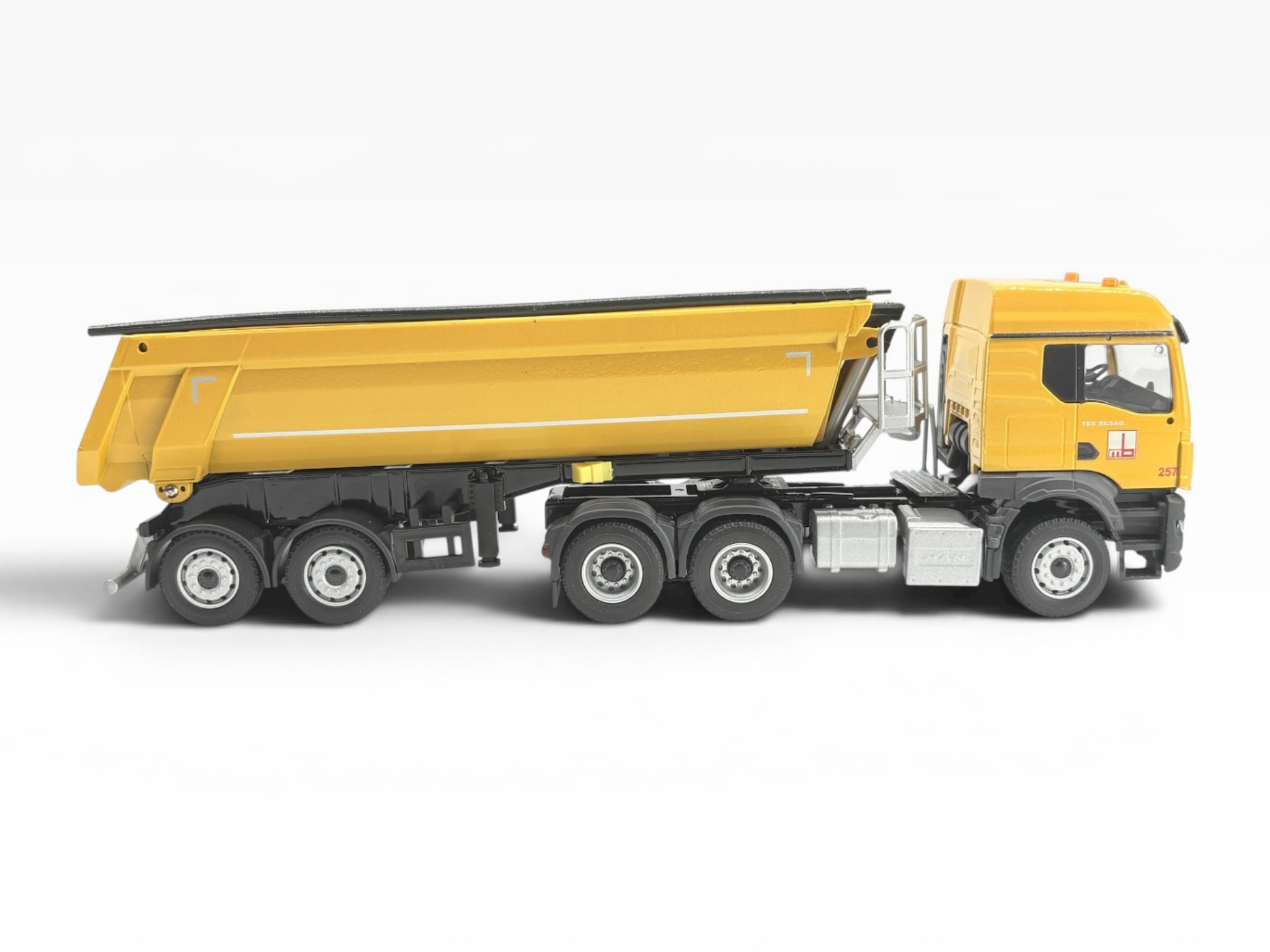 Conrad MAN TGS TM 33.540 mit Schwarzmüller Rundmuldenauflieger in der Werbeausführung Max Bögl Bauunternehmung – Diecast Sondermodell im Maßstab 1:50, limitierte Auflage 100 Stück, Art. 81265/03
