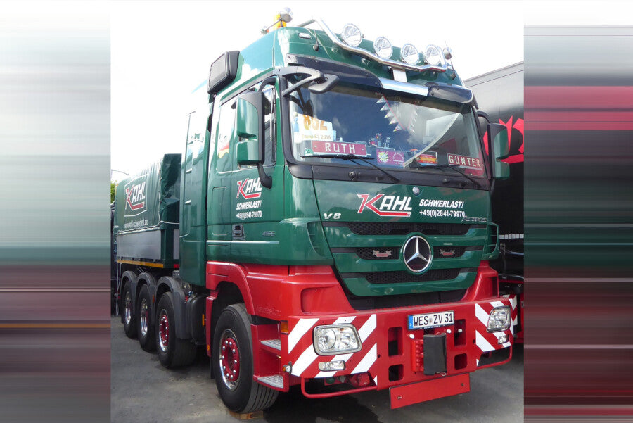 WSI Mercedes-Benz Actros MP3 LH 8x4 Ballastzugmaschine mit Planenaufbau in Kahl-Schwerlast-Lackierung – Diecast Sammlermodell im Maßstab 1:50, Art. 01-5419