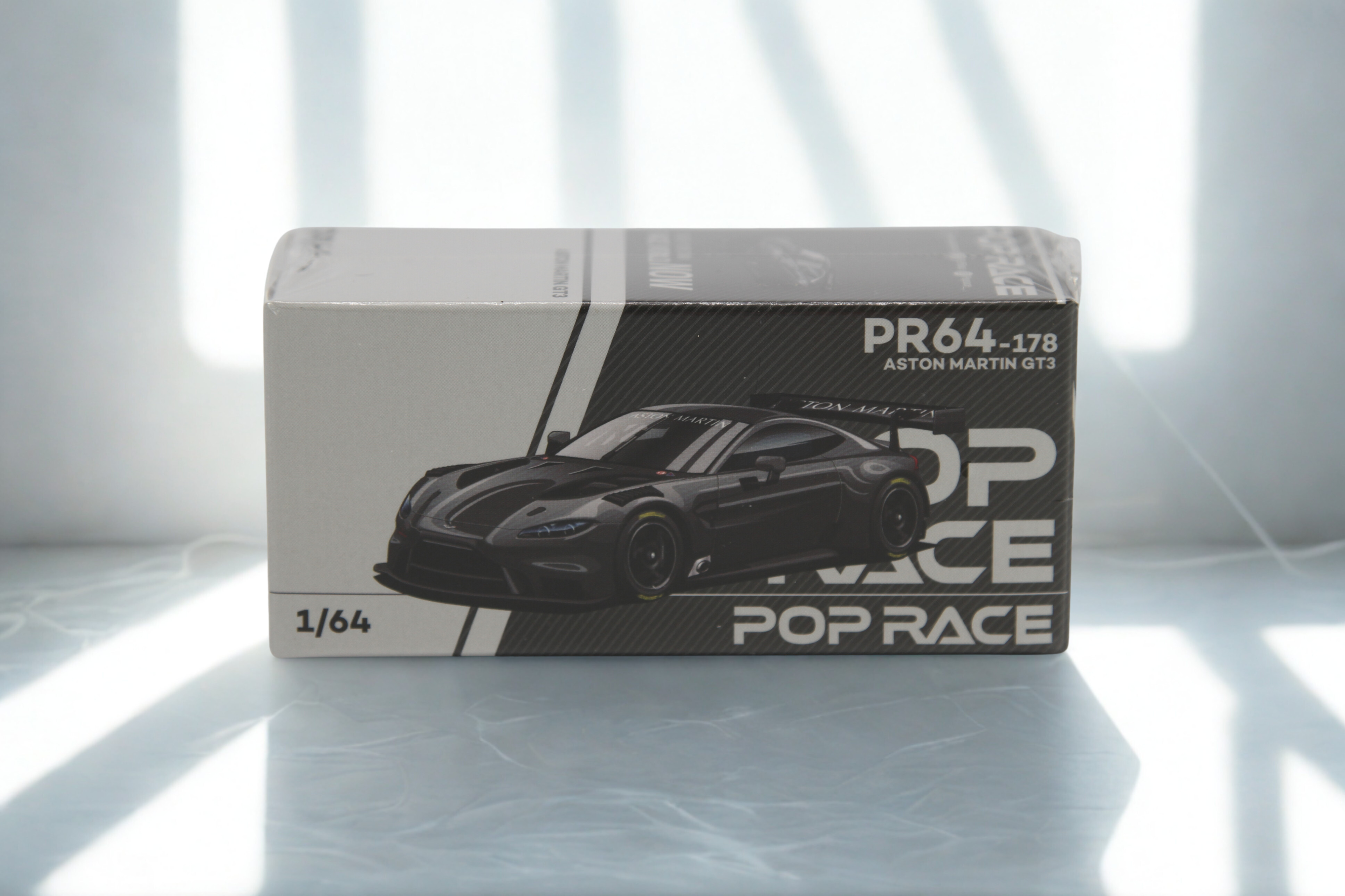 ASTON Martin GT3 - Carbon Edition (1:64) - PR64-178