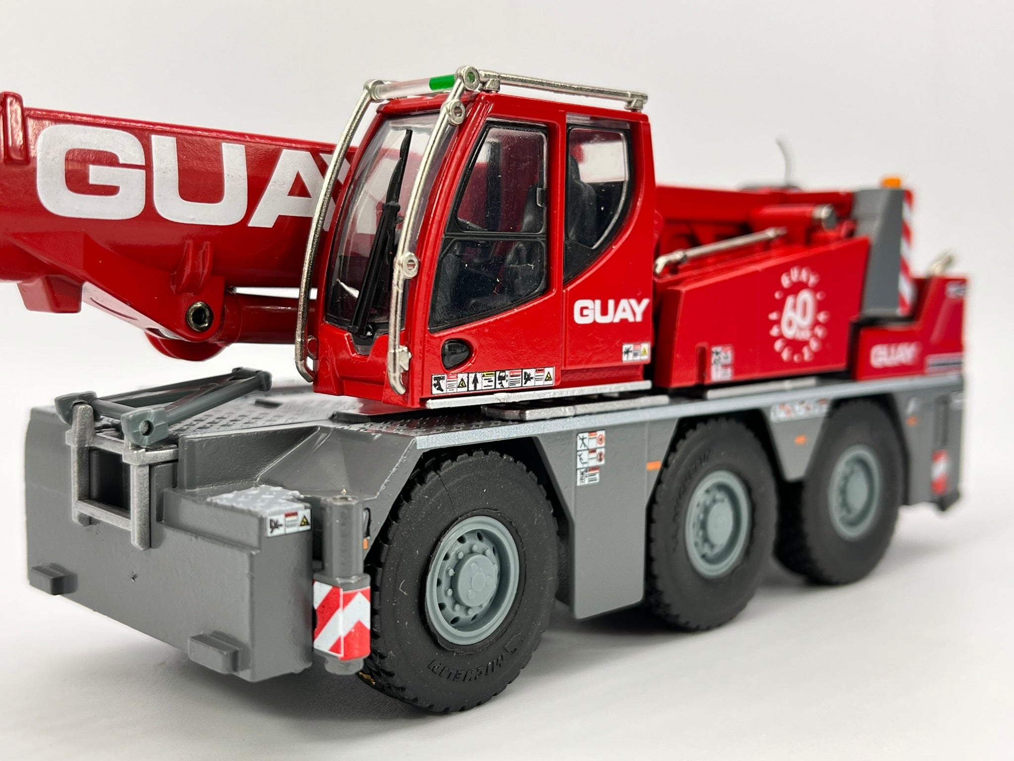 Modèles CONRAD I 2855/1 I Chargeuse sur chenilles LIEBHERR LR 636 (1:50) « EUROVIA »