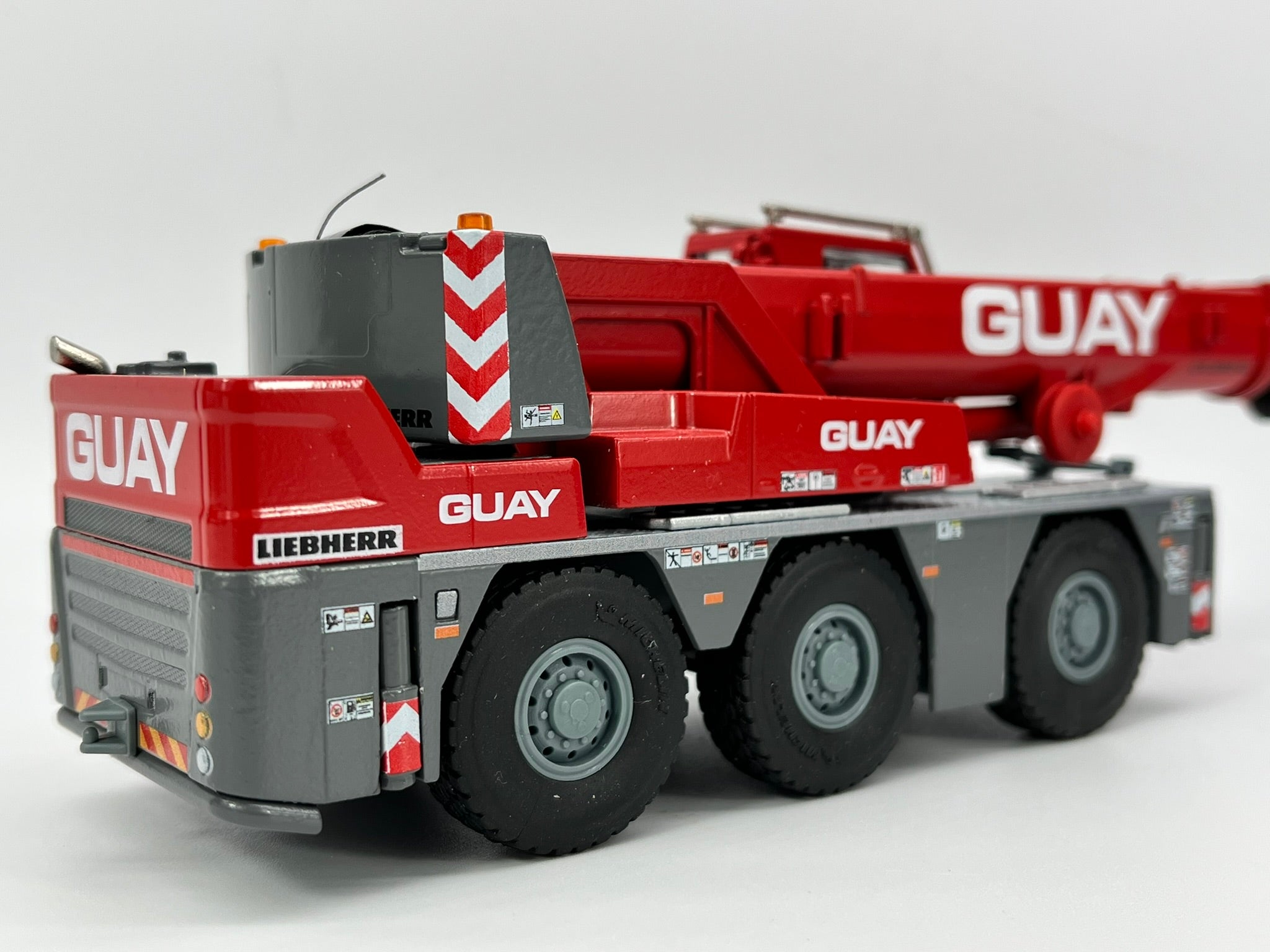 Modèles CONRAD I 2855/1 I Chargeuse sur chenilles LIEBHERR LR 636 (1:50) « EUROVIA »