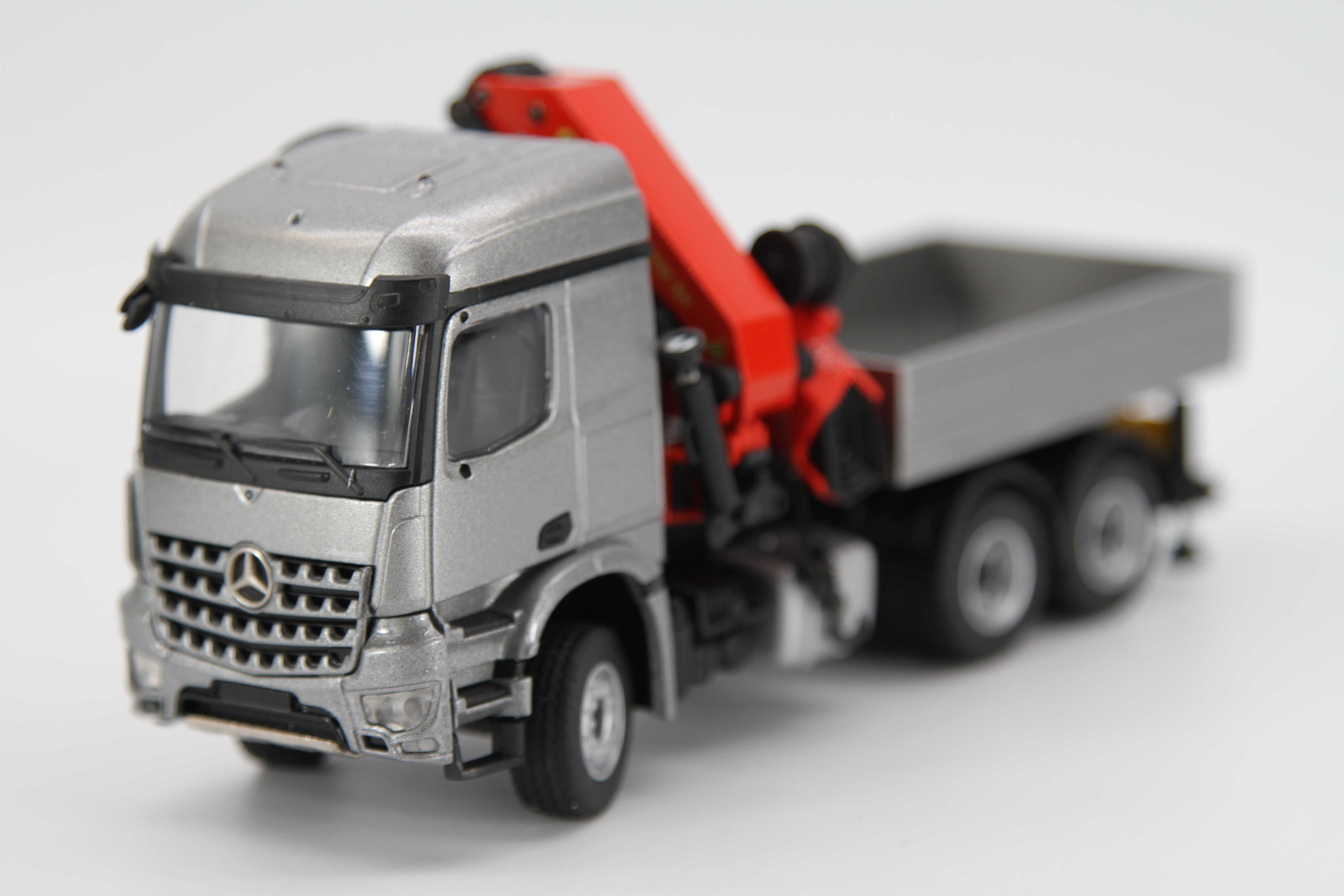 PALFINGER PK 53002 SH auf Mercedes-Benz Arocs (1:50)