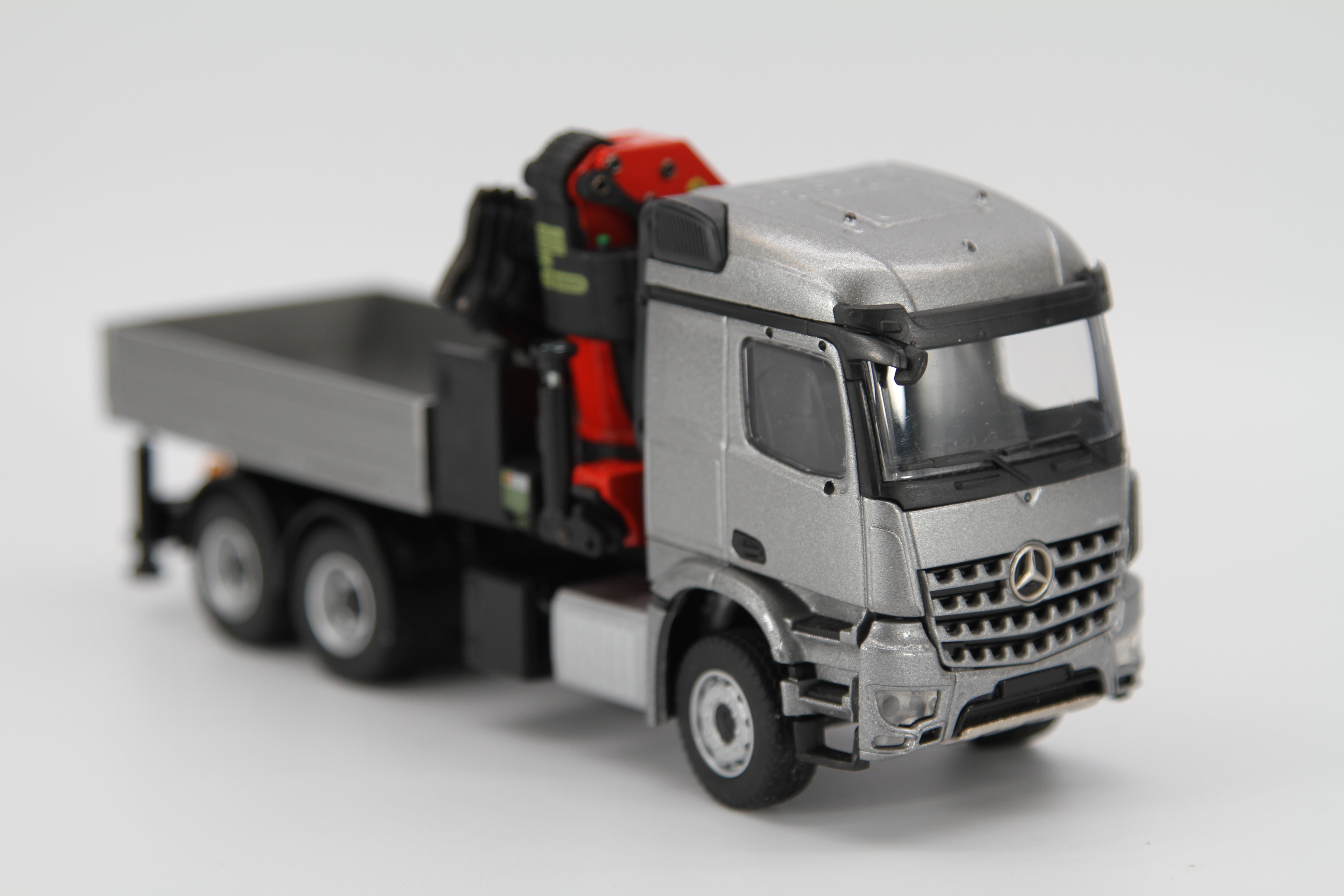PALFINGER PK 53002 SH auf Mercedes-Benz Arocs (1:50)