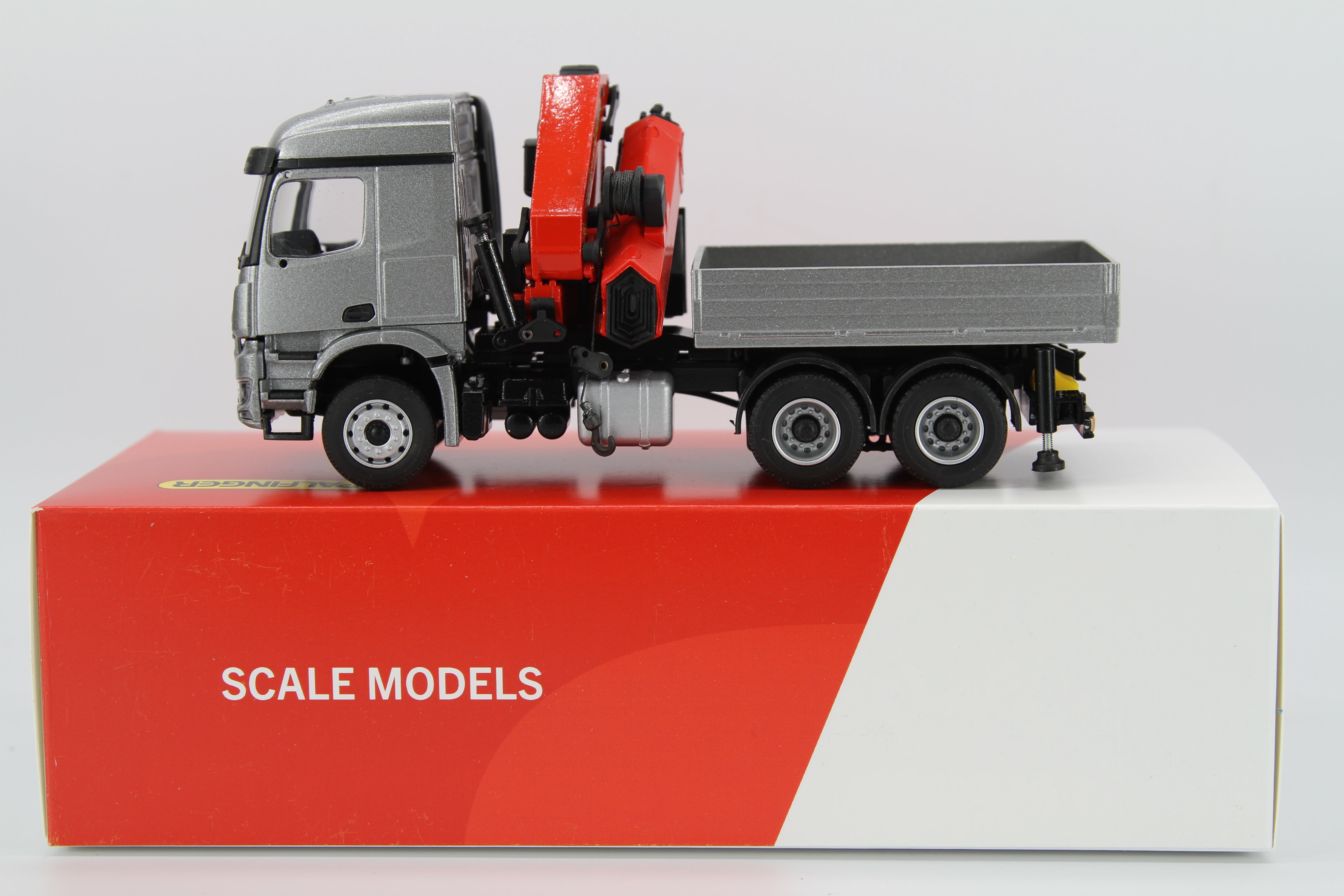 PALFINGER PK 53002 SH auf Mercedes-Benz Arocs (1:50)