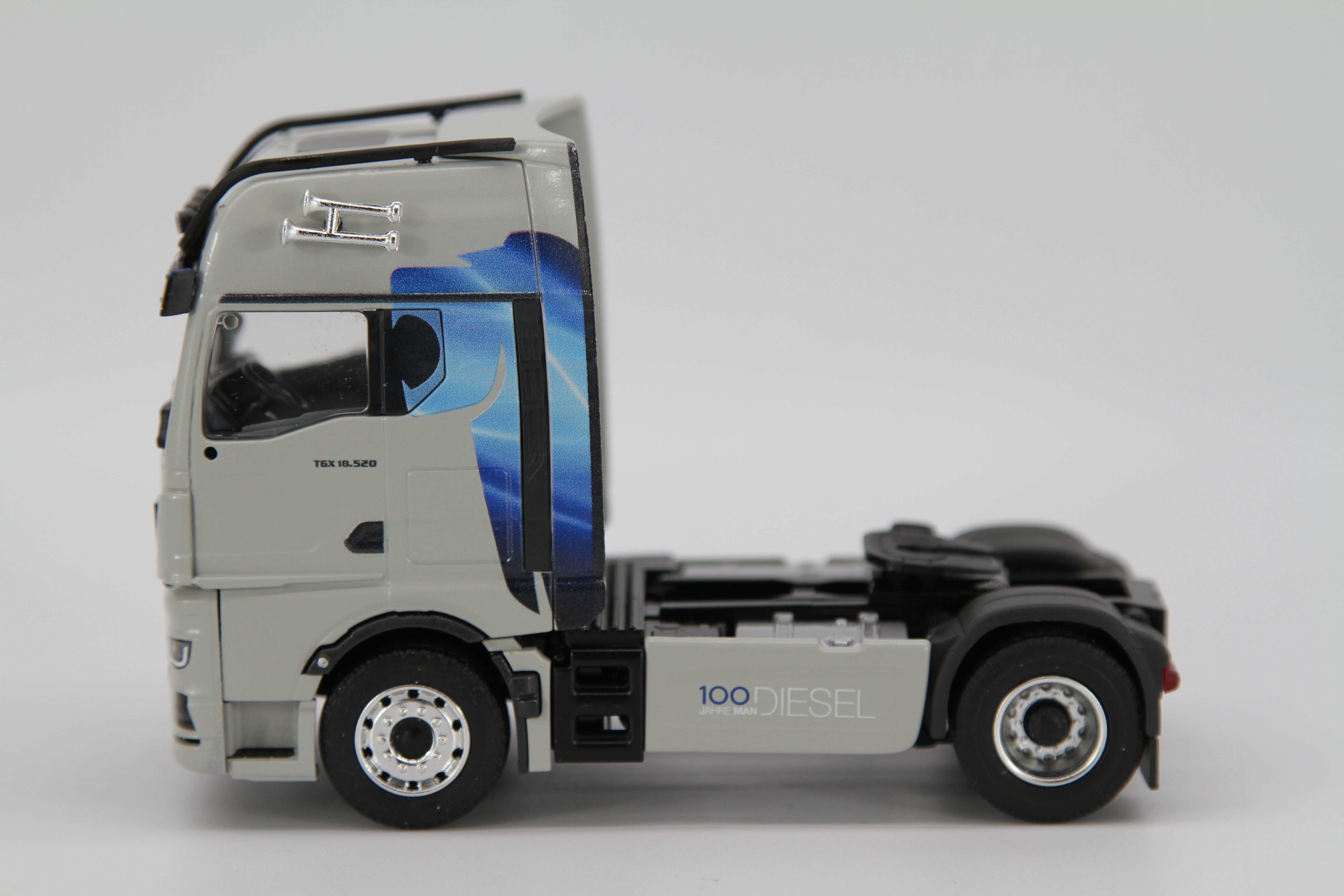 MAN TGX GX 18.520 Sattelzug (1:50) "100 Jahre MAN Diesel"