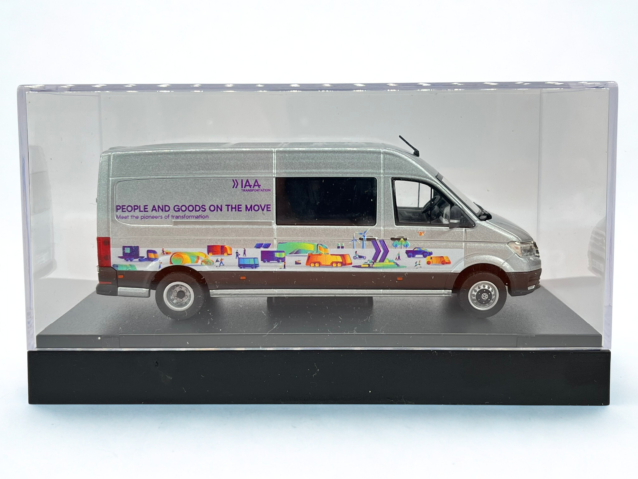 Volkswagen VW Crafter mit langem Radstand "IAA 2024 Sondermodell" (1:50) - 1614/04