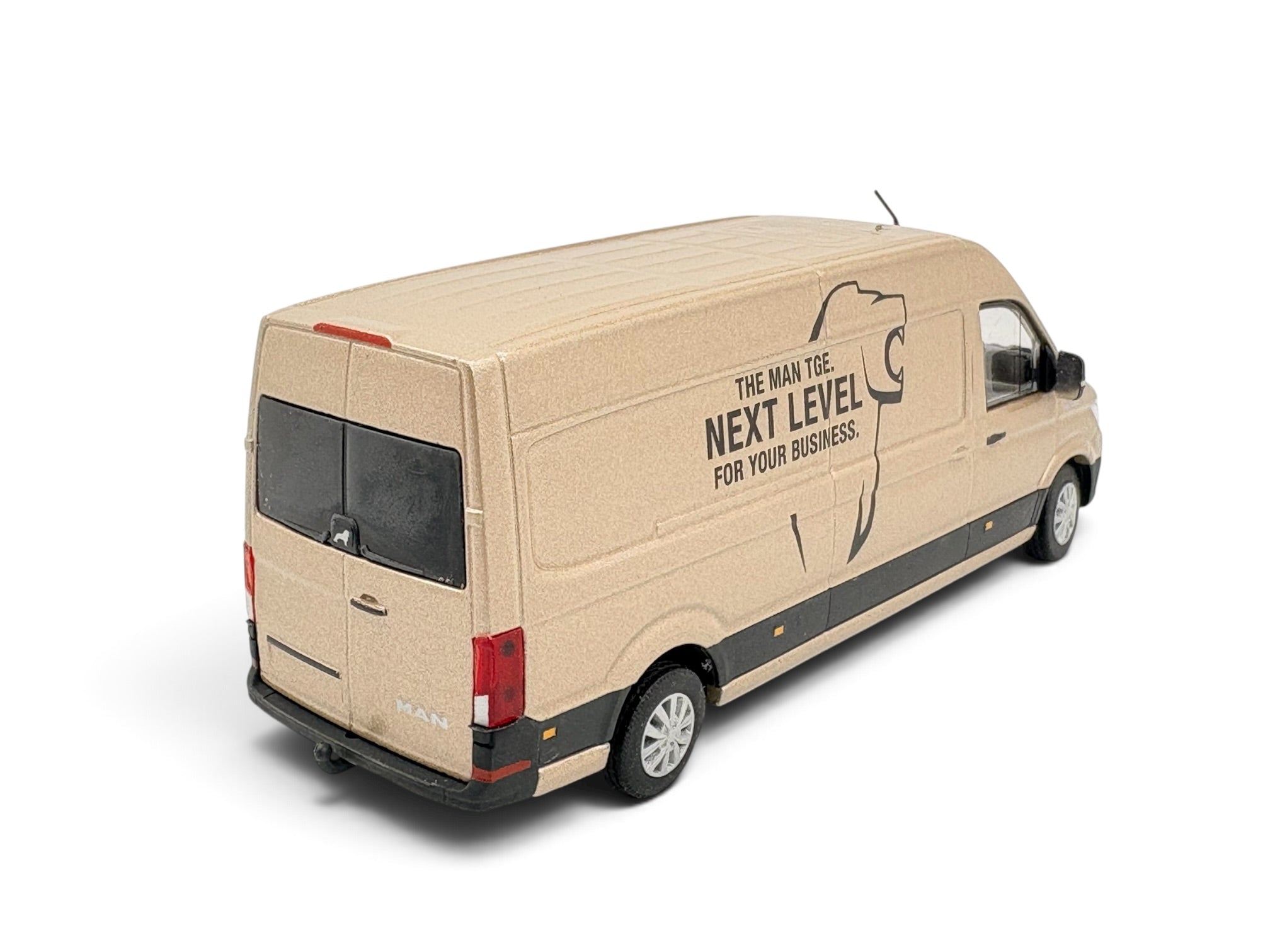 Conrad MAN TGE 3.180 Kastenwagen „Next Level“ Champagner-Metallic – Diecast-Sammlermodell 1:50, Art. 1615/17 – Ansicht 3