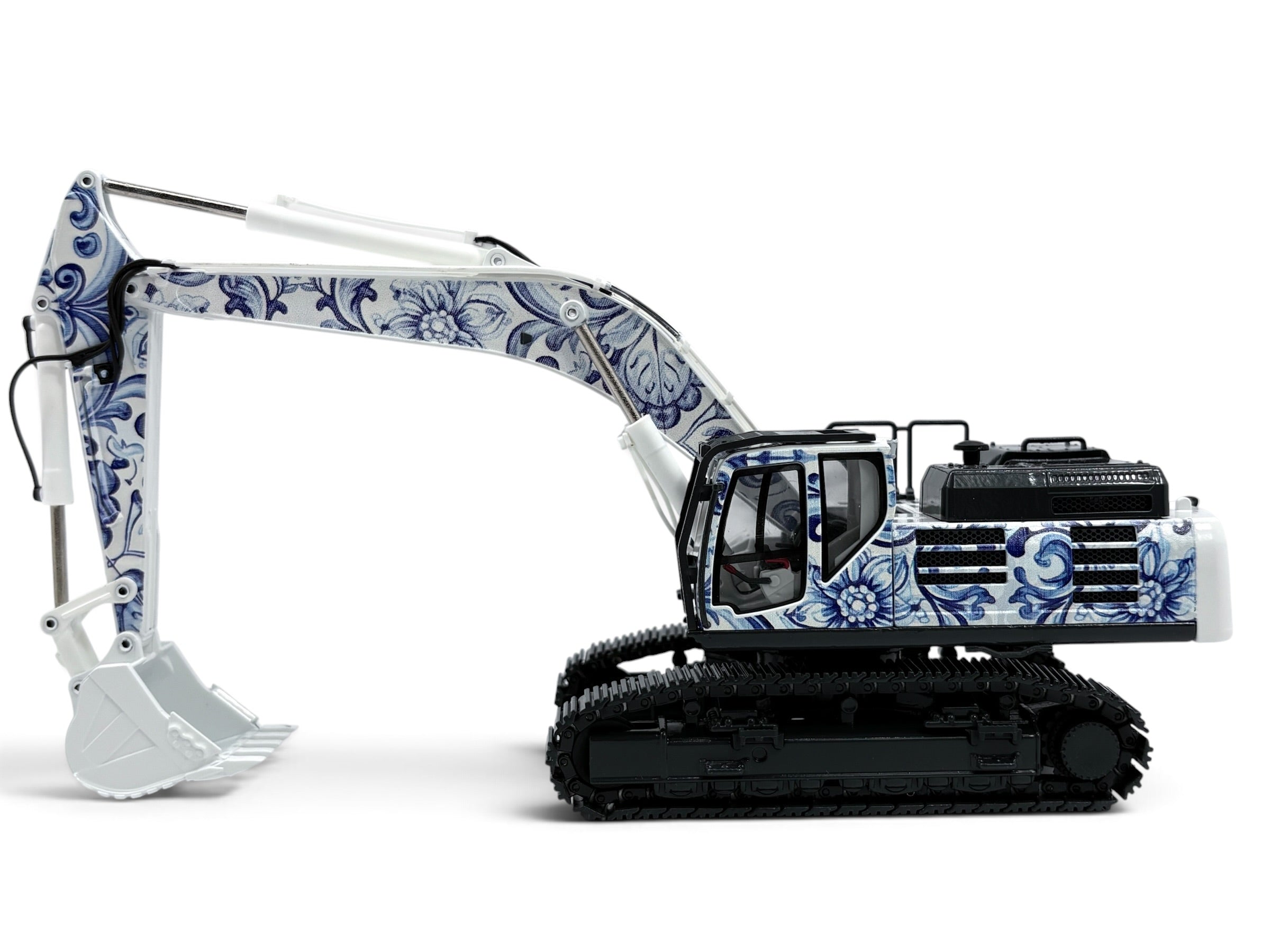 Conrad Kobelco SK500LC-10 Raupenbagger „Delft Blue“ – Diecast-Sammlermodell 1:50, Art. 2210/08 – Ansicht 3