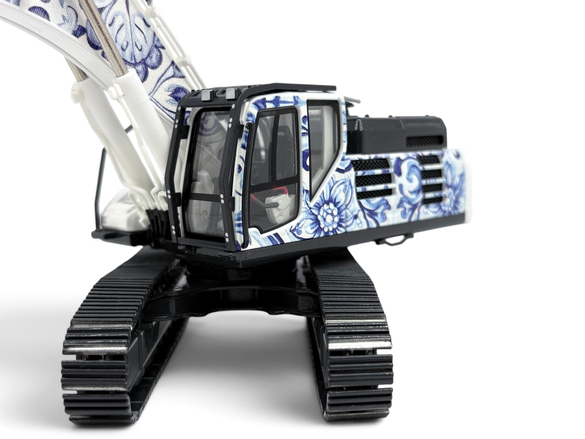 Conrad Kobelco SK500LC-10 Raupenbagger „Delft Blue“ – Diecast-Sammlermodell 1:50, Art. 2210/08 – Ansicht 2