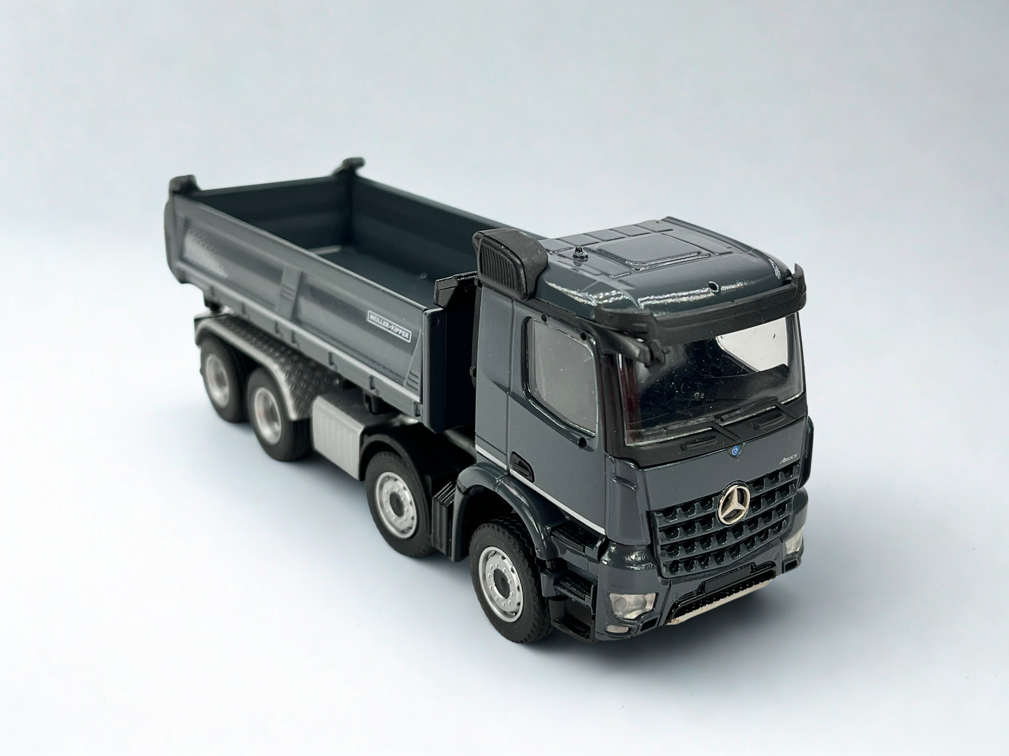 MEILLER TRIGENIUS D421 auf Mercedes-Benz Arocs (1:50) - 78255/0