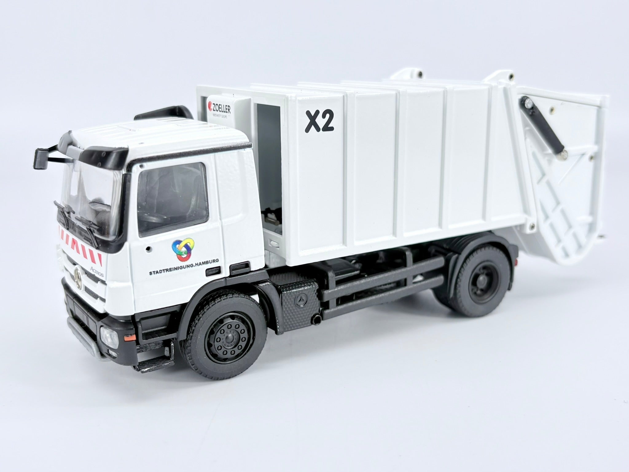 Mercedes-Benz Actros mit Zöller X2 Müllaufbau Conrad 7239/03 1:50 1