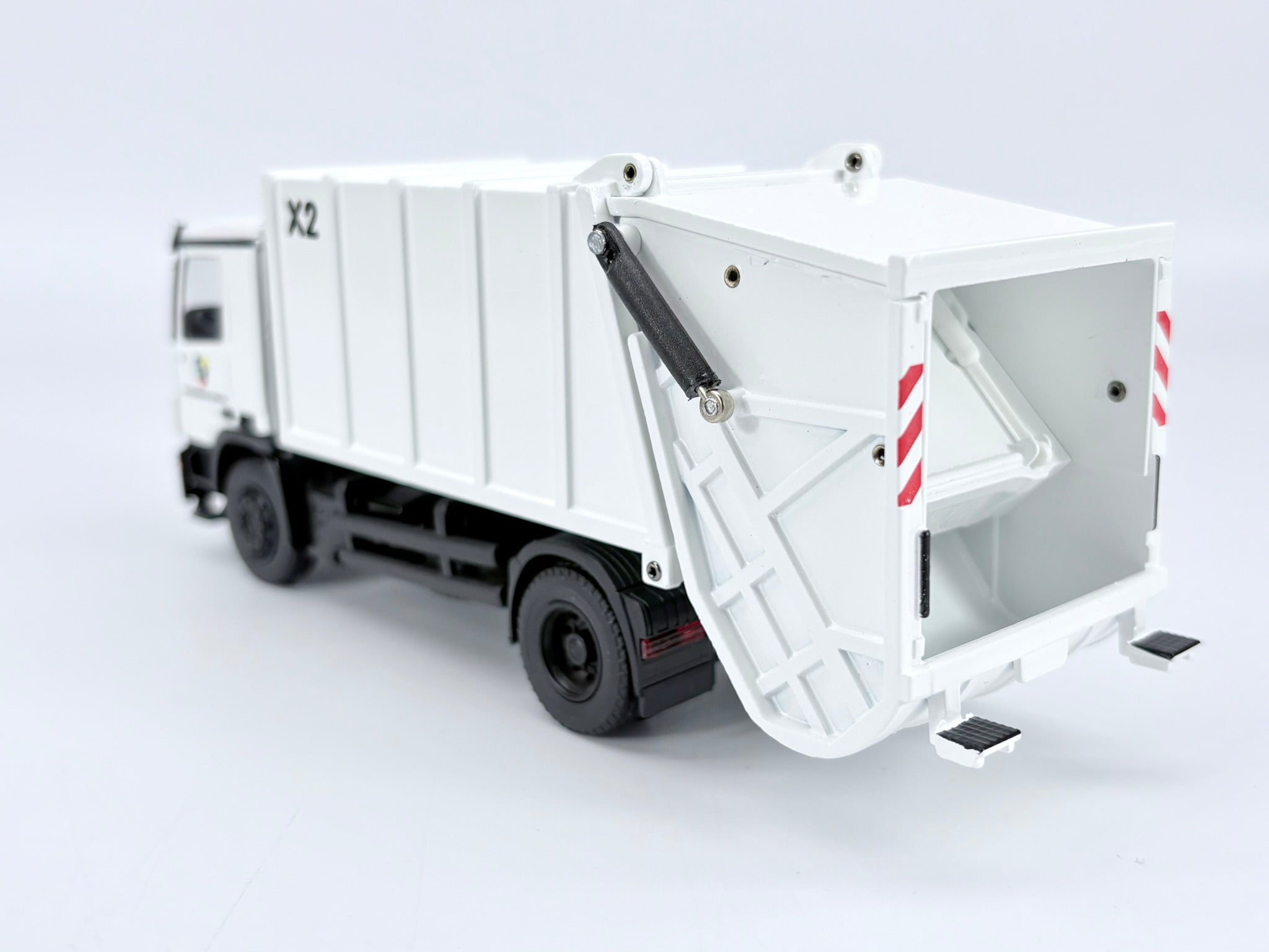 Mercedes-Benz Actros mit Zöller X2 Müllaufbau Conrad 7239/03 1:50 2