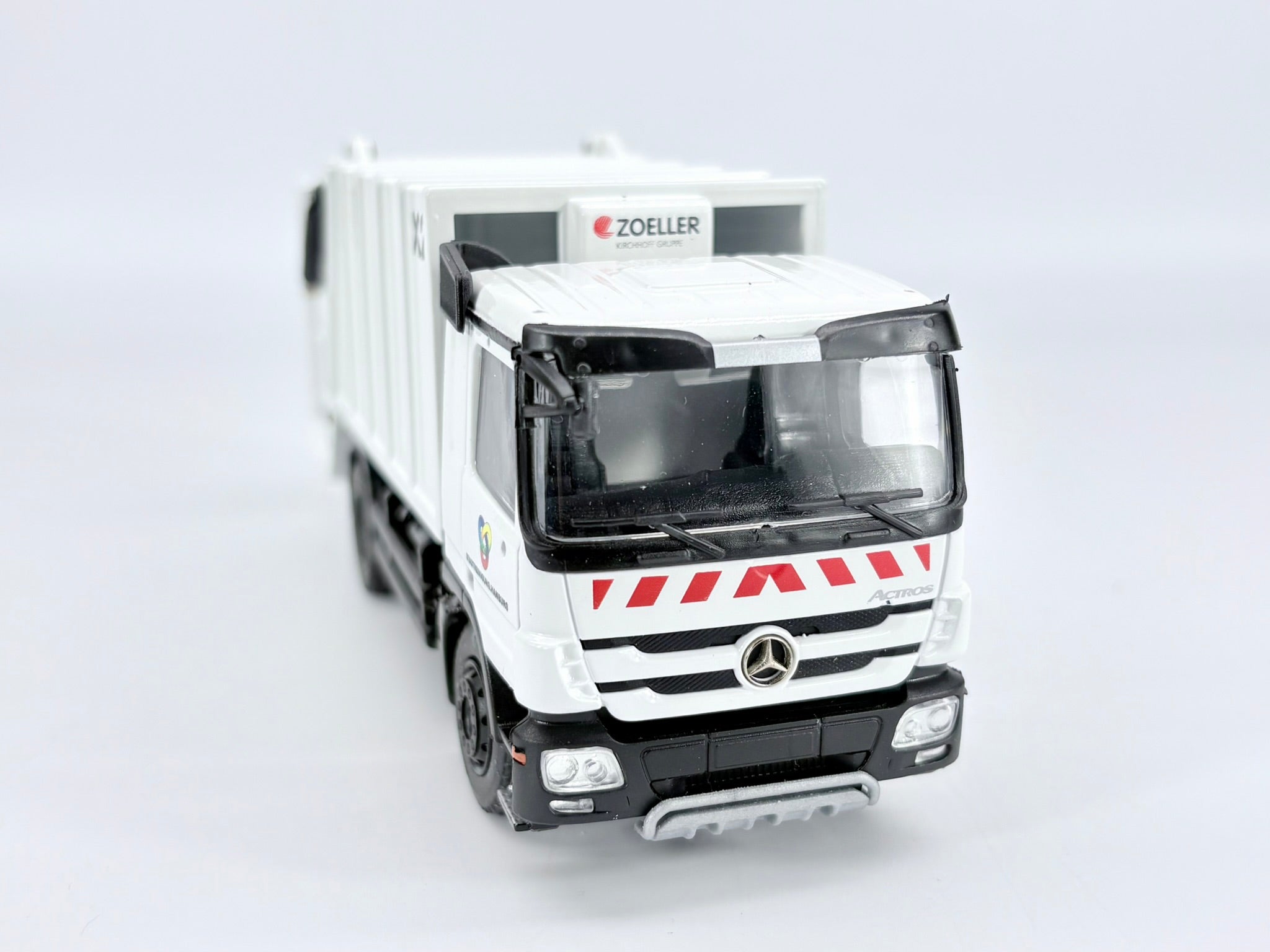 Mercedes-Benz Actros mit Zöller X2 Müllaufbau Conrad 7239/03 1:50 4
