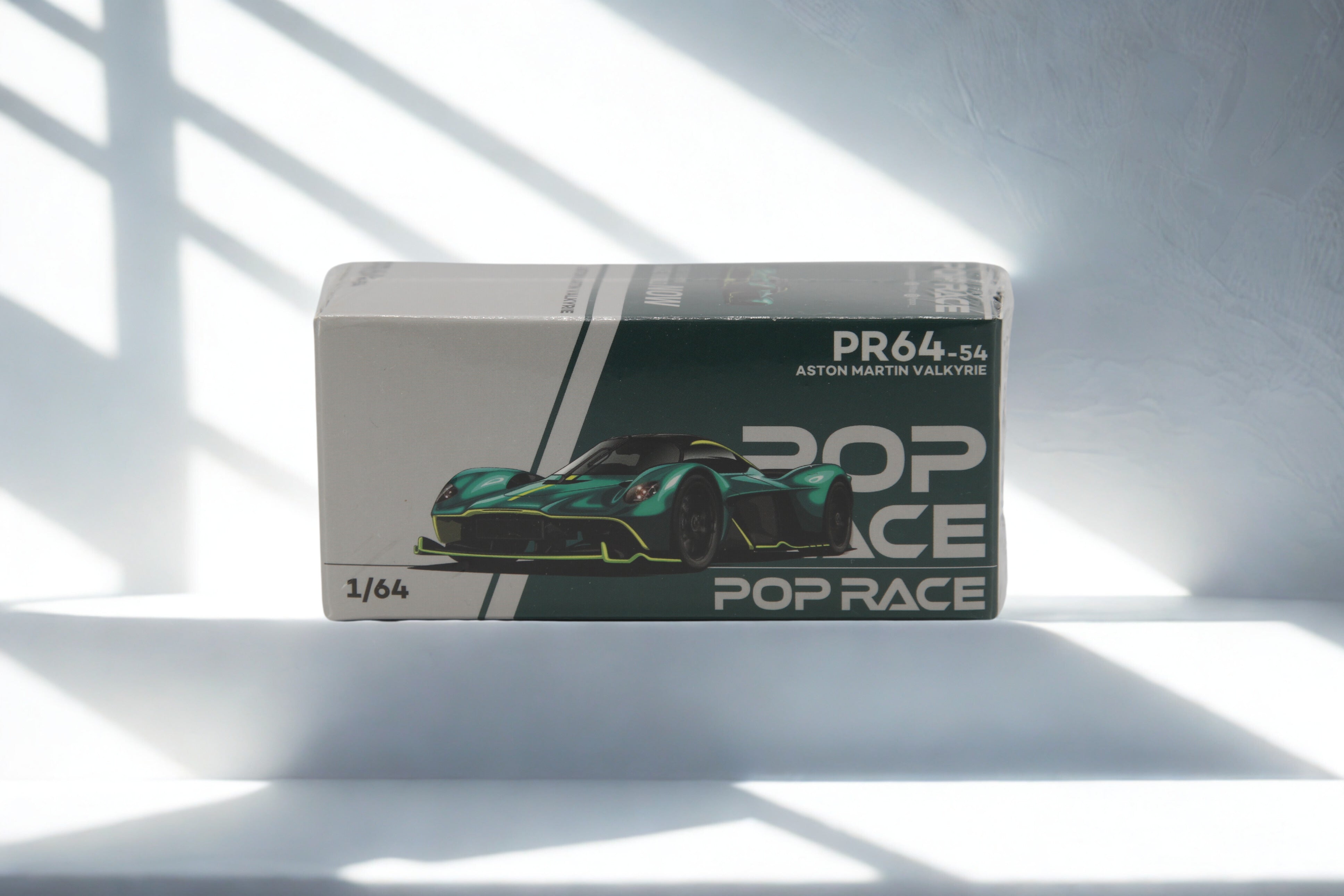Aston Martin Valkyrie (1:64)