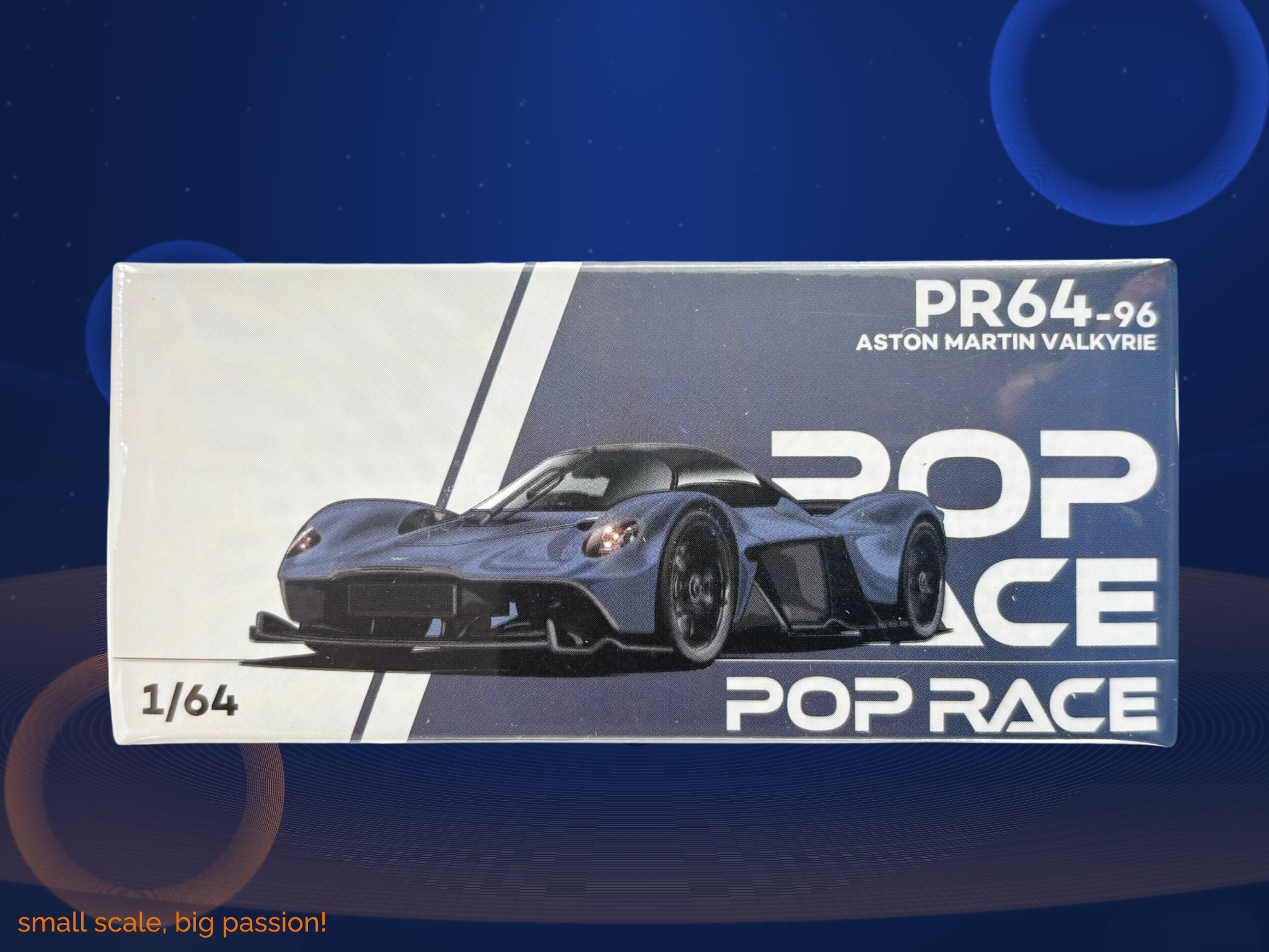 Pop Race Aston Martin Valkyrie in Satin Marina Blue mit schwarzen Aero-Elementen – Diecast Hypercar-Sammlermodell im Maßstab 1:64, Art. PR64-96