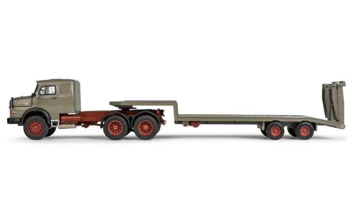 Schwertransport Modell Mercedes-Benz LAS2624 mit Tieflade-Auflieger 1:50 1064 02 Side