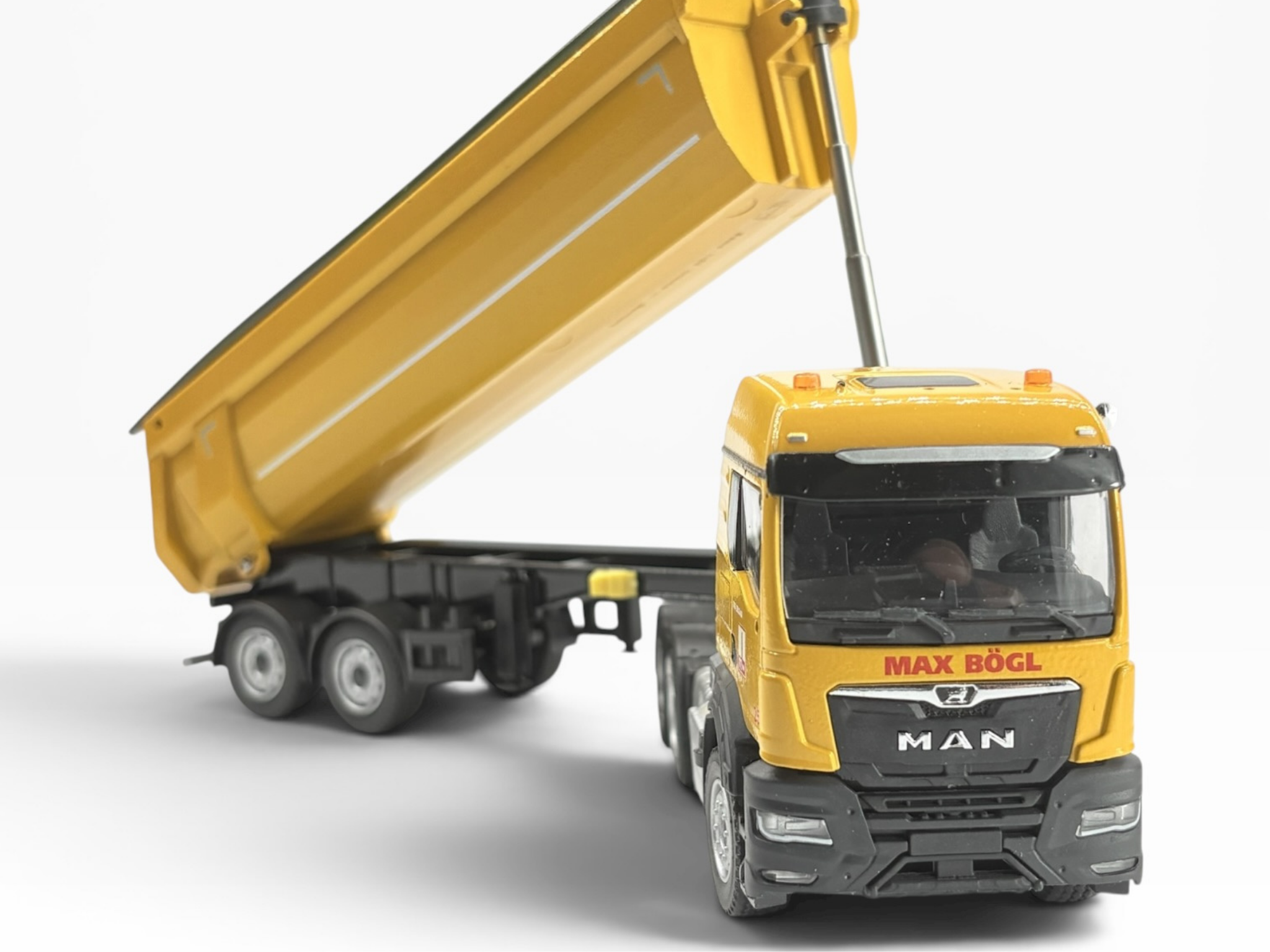 Conrad MAN TGS TM 33.540 mit Schwarzmüller Rundmuldenauflieger in der Werbeausführung Max Bögl Bauunternehmung – Diecast Sondermodell im Maßstab 1:50, limitierte Auflage 100 Stück, Art. 81265/03