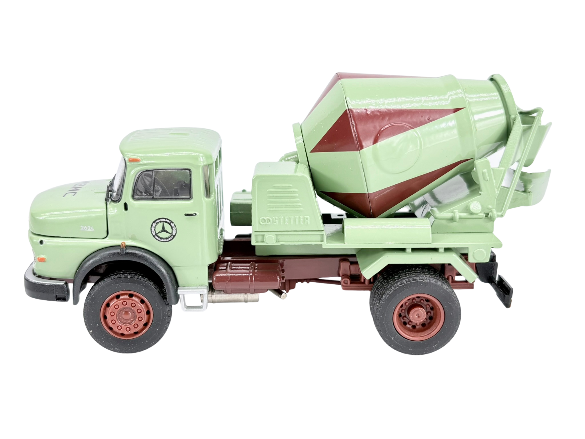 Conrad Mercedes-Benz LAK 2624 Kurzhauber mit Stetter 2-Achs Betonmischer in „MBMC"-Ausführung – Diecast Sammlermodell im Maßstab 1:50, Zinkdruckguss, Art. 1059/0