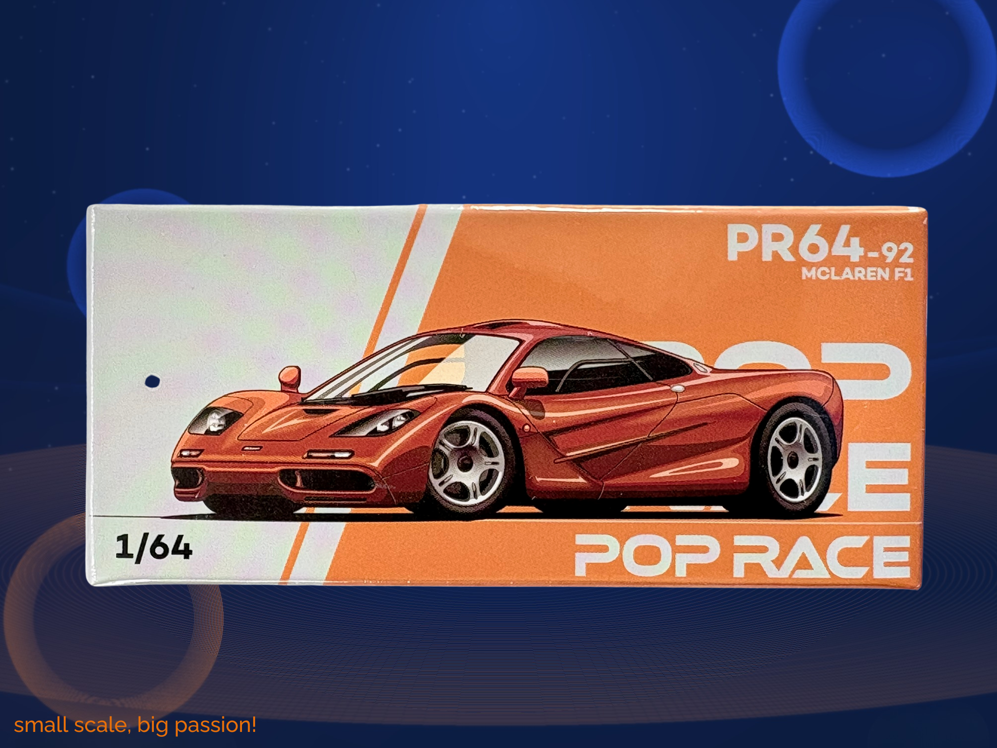 Pop Race McLaren F1 in Metallic Orange mit öffnender Heckklappe und detailliertem V12-Motorraum – Diecast Sammlermodell im Maßstab 1:64, Art. PR64-092