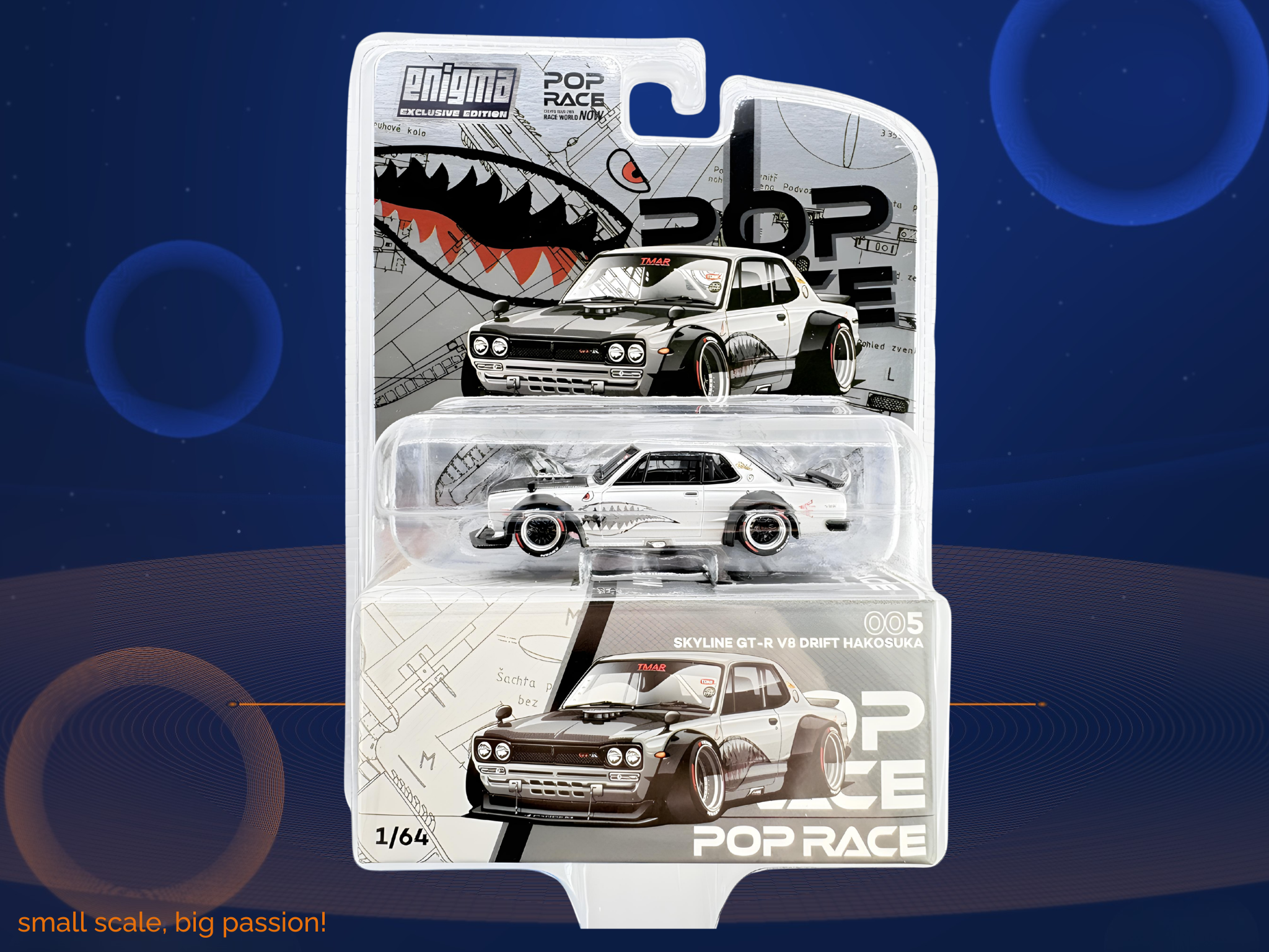 Pop Race Nissan Skyline GT-R V8 Drift „Hakosuka" Silver Metallic mit Carbon Hood und Shark Mouth Graphics – Enigma Exclusive Edition Diecast Sammlermodell im Maßstab 1:64, RHD, Art. PR64-PRE005