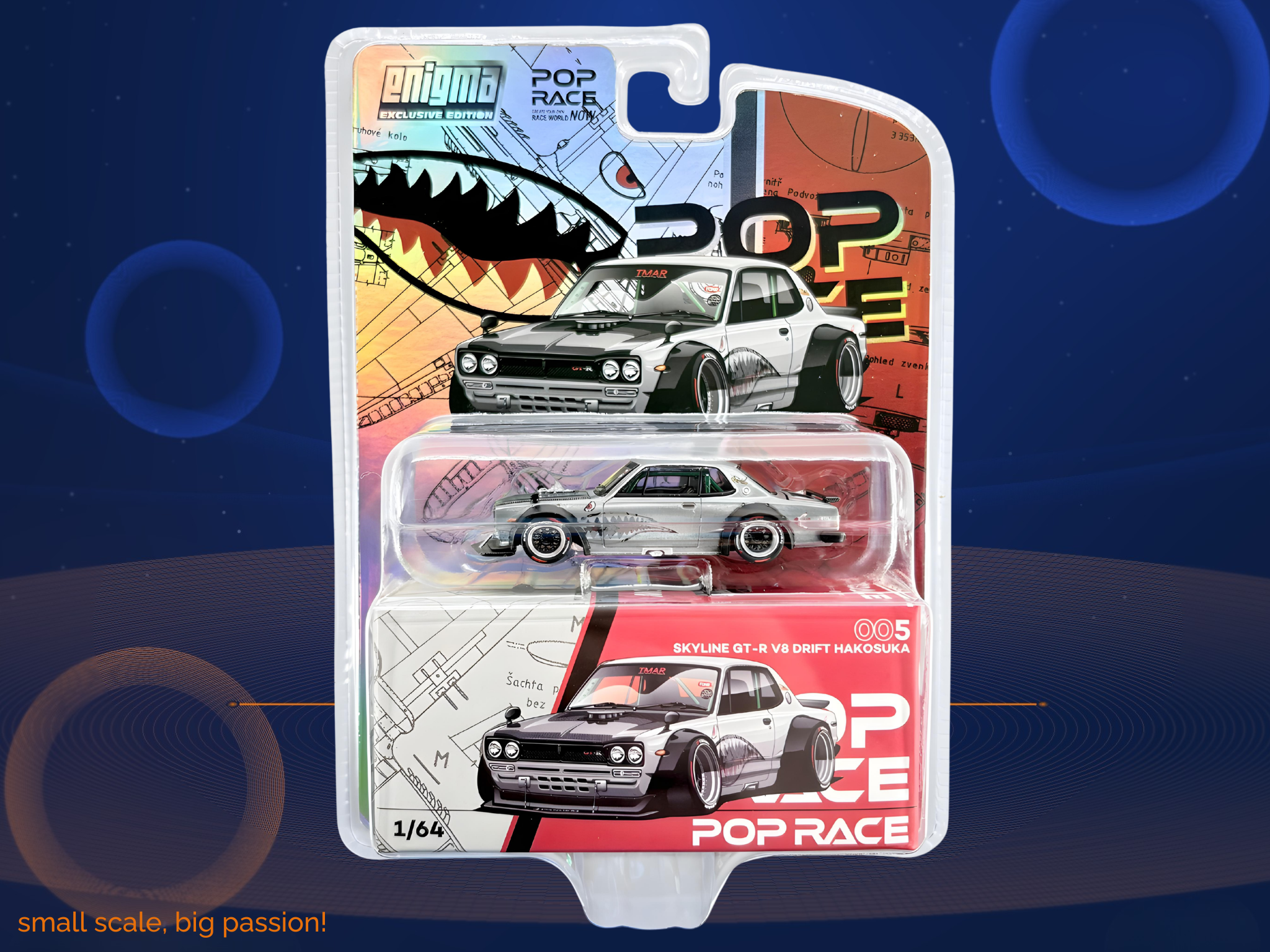 Pop Race Nissan Skyline GT-R V8 Drift „Hakosuka" Silver Metallic mit Carbon Hood und Shark Mouth Graphics – Enigma Exclusive Edition Diecast Sammlermodell im Maßstab 1:64, RHD, Art. PR64-PRE005