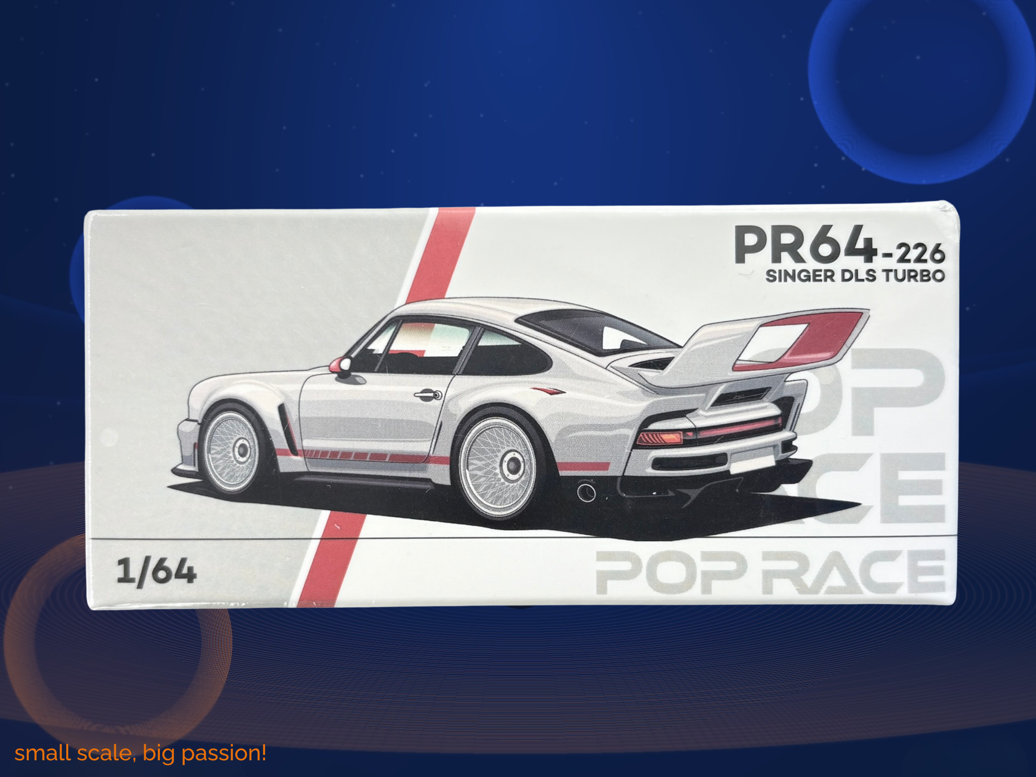 Pop Race Porsche 911 Singer DLS Turbo „Track" in Weiß mit roten Streifen – Diecast Sammlermodell im Maßstab 1:64, Williams-Engineering-Hommage, Art. PR64-226