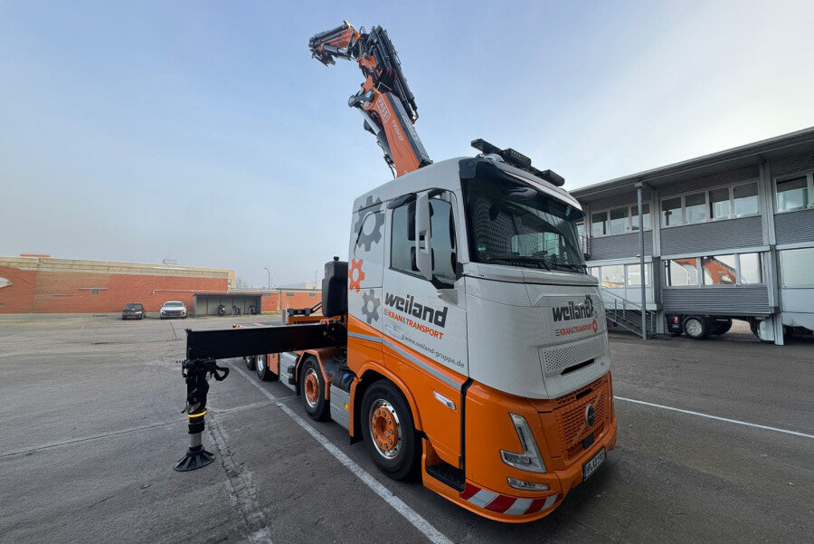 Volvo FH Aero mit Fassi F1100 Ladekran „Weiland" – Ansicht 4 des WSI Limited-Edition-Modells 1:50, Art. 01-5380