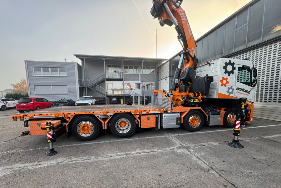 Volvo FH Aero mit Fassi F1100 Ladekran „Weiland" – Ansicht 3 des WSI Limited-Edition-Modells 1:50, Art. 01-5380